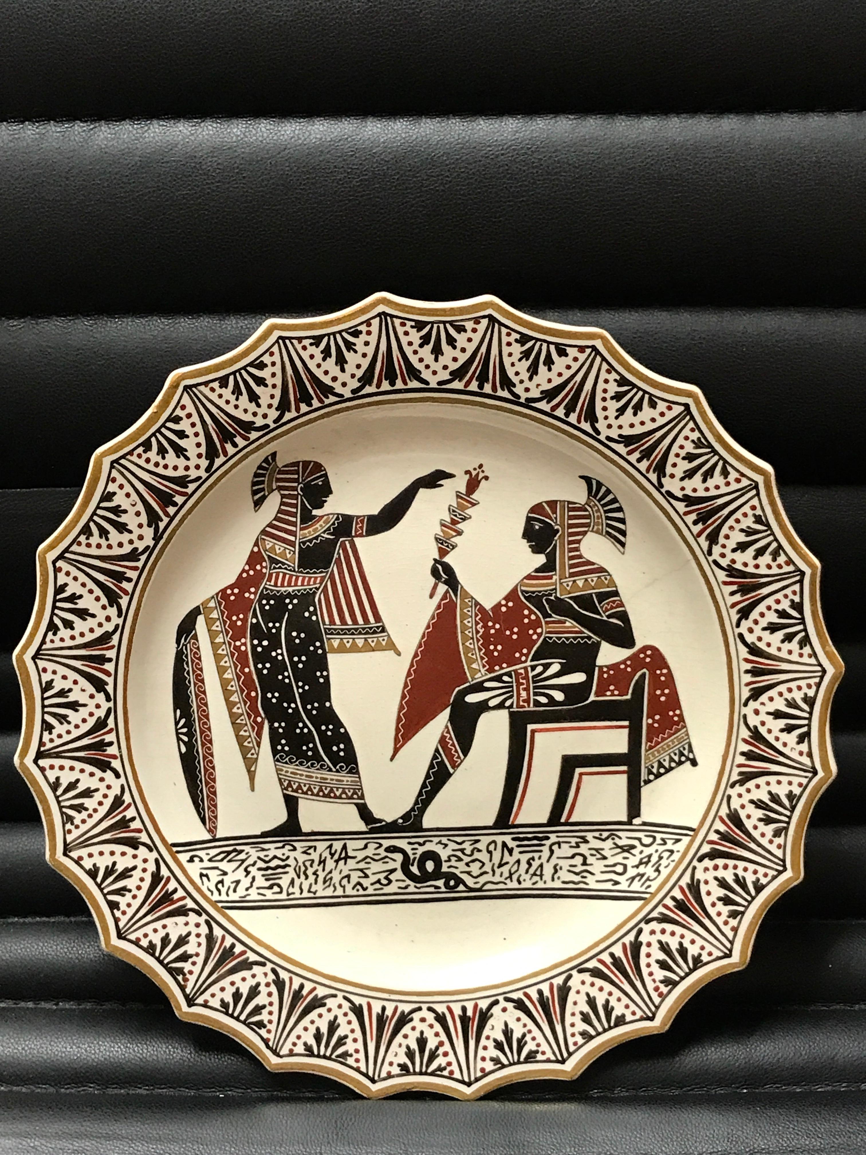 Paire d'assiettes en poterie Giustiniani Egyptomania avec bordures dorées en vente 4