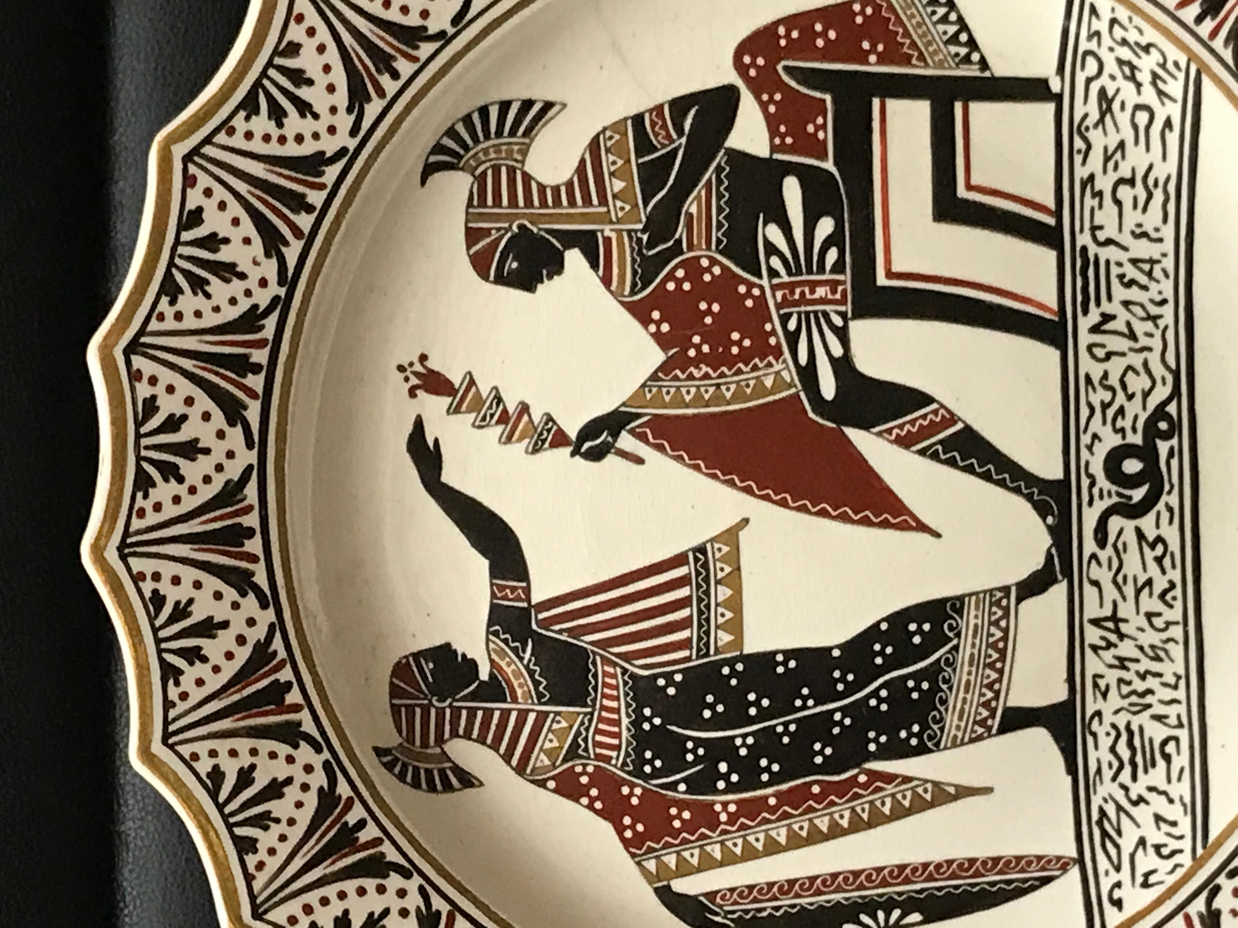 Paire d'assiettes en poterie Giustiniani Egyptomania avec bordures dorées en vente 9