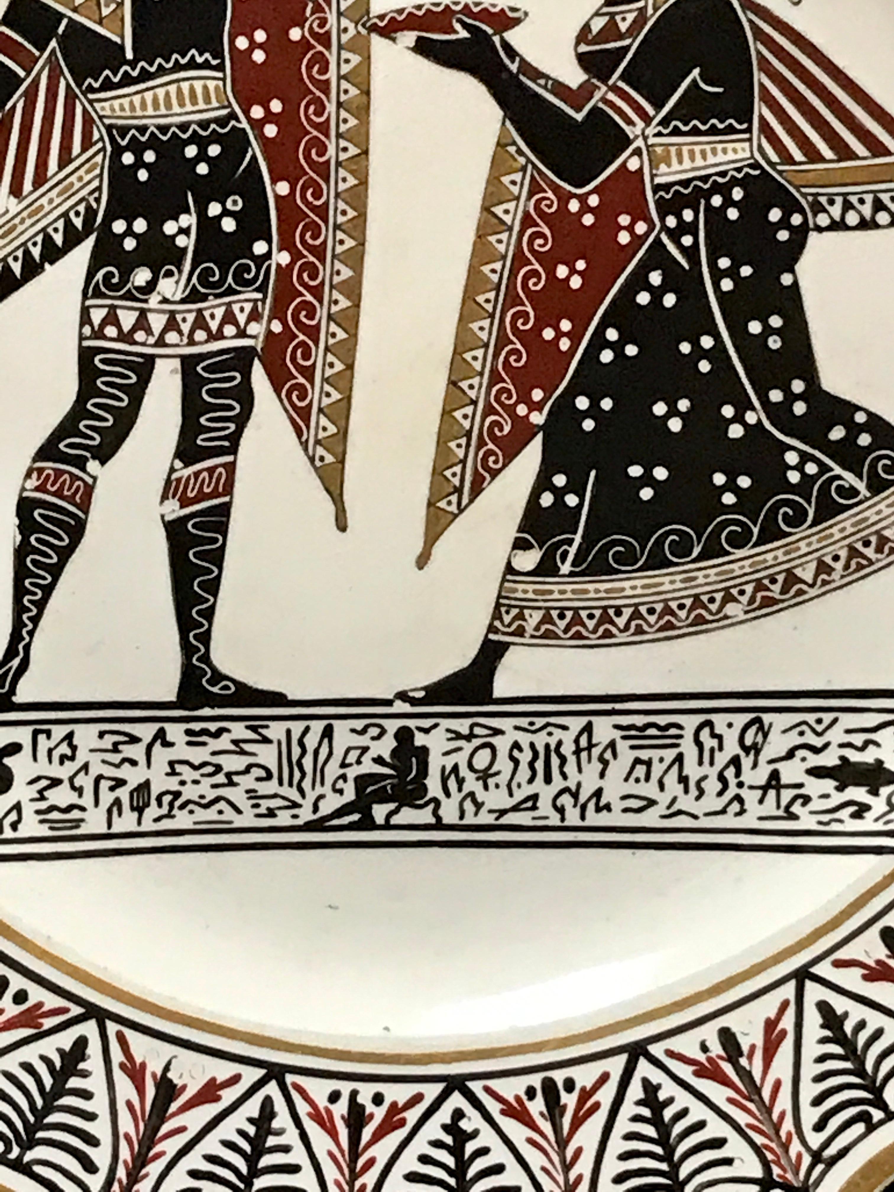 XIXe siècle Paire d'assiettes en poterie Giustiniani Egyptomania avec bordures dorées en vente
