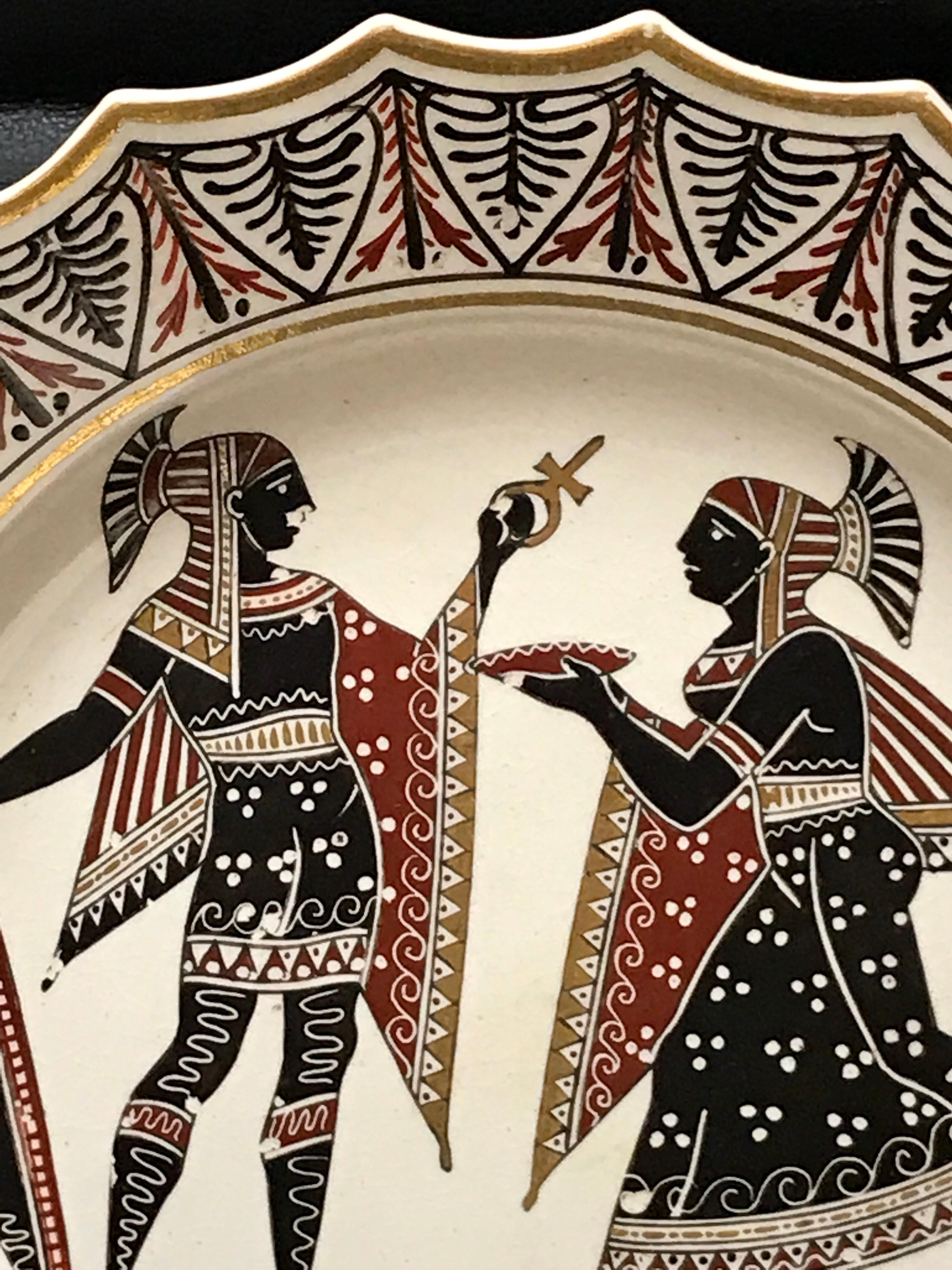 Poteries Paire d'assiettes en poterie Giustiniani Egyptomania avec bordures dorées en vente