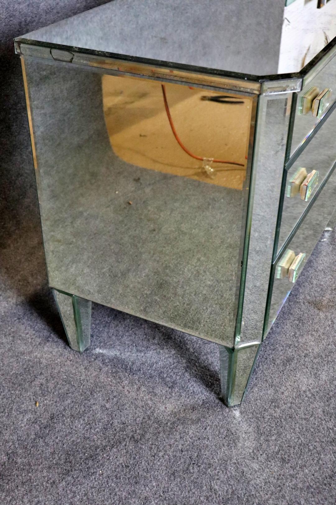 Pair of Glamorous Mirrored Hollywood Regency Style Commodes Nightstands For Sale 8