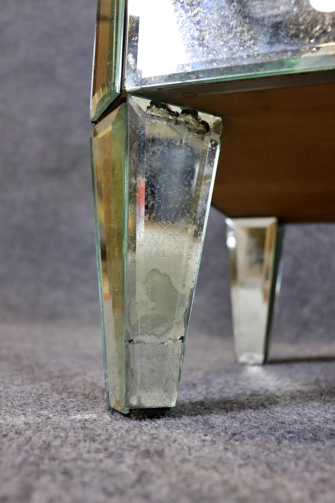 Pair of Glamorous Mirrored Hollywood Regency Style Commodes Nightstands For Sale 10