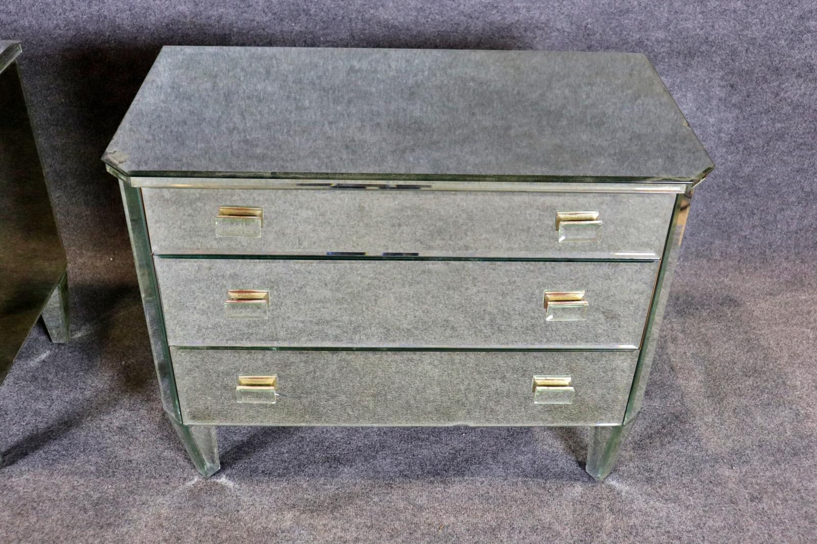 Pair of Glamorous Mirrored Hollywood Regency Style Commodes Nightstands In Fair Condition For Sale In Swedesboro, NJ