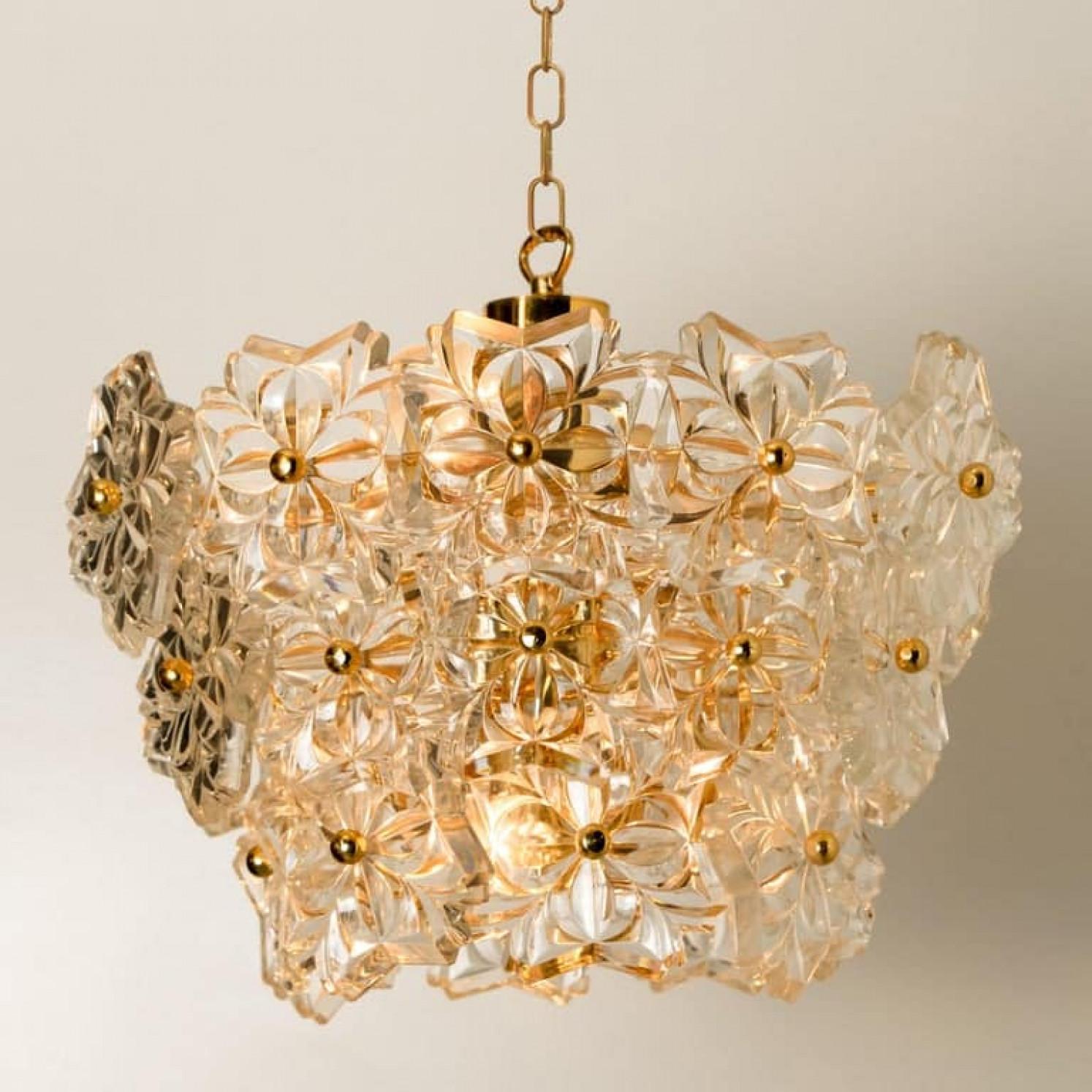 Coppia di lampade a tre livelli floreali in vetro e ottone di Hillebrand, anni '70 in vendita 3