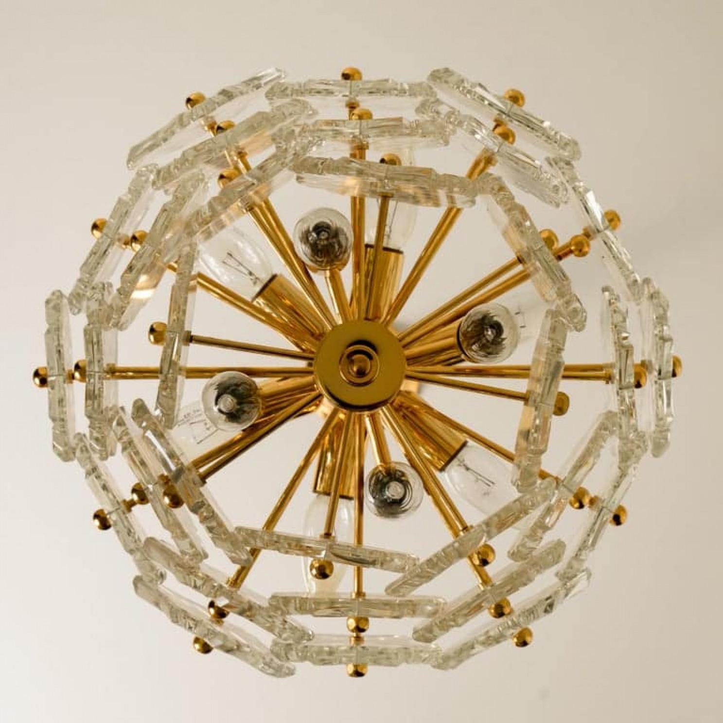 Metà XX secolo Coppia di lampade a tre livelli floreali in vetro e ottone di Hillebrand, anni '70 in vendita