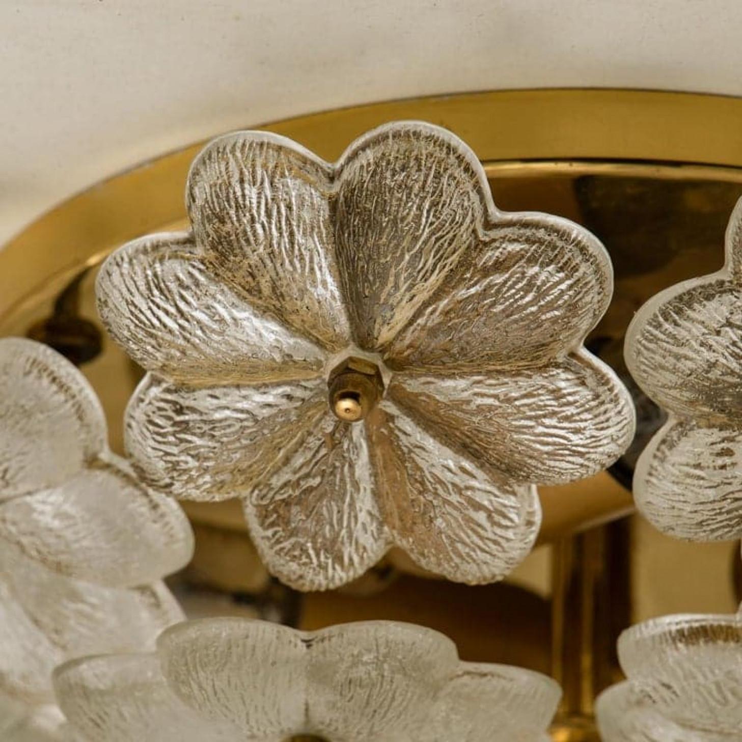 Coppia di applique floreali in vetro e ottone di Ernst Palme, anni '70 in vendita 2