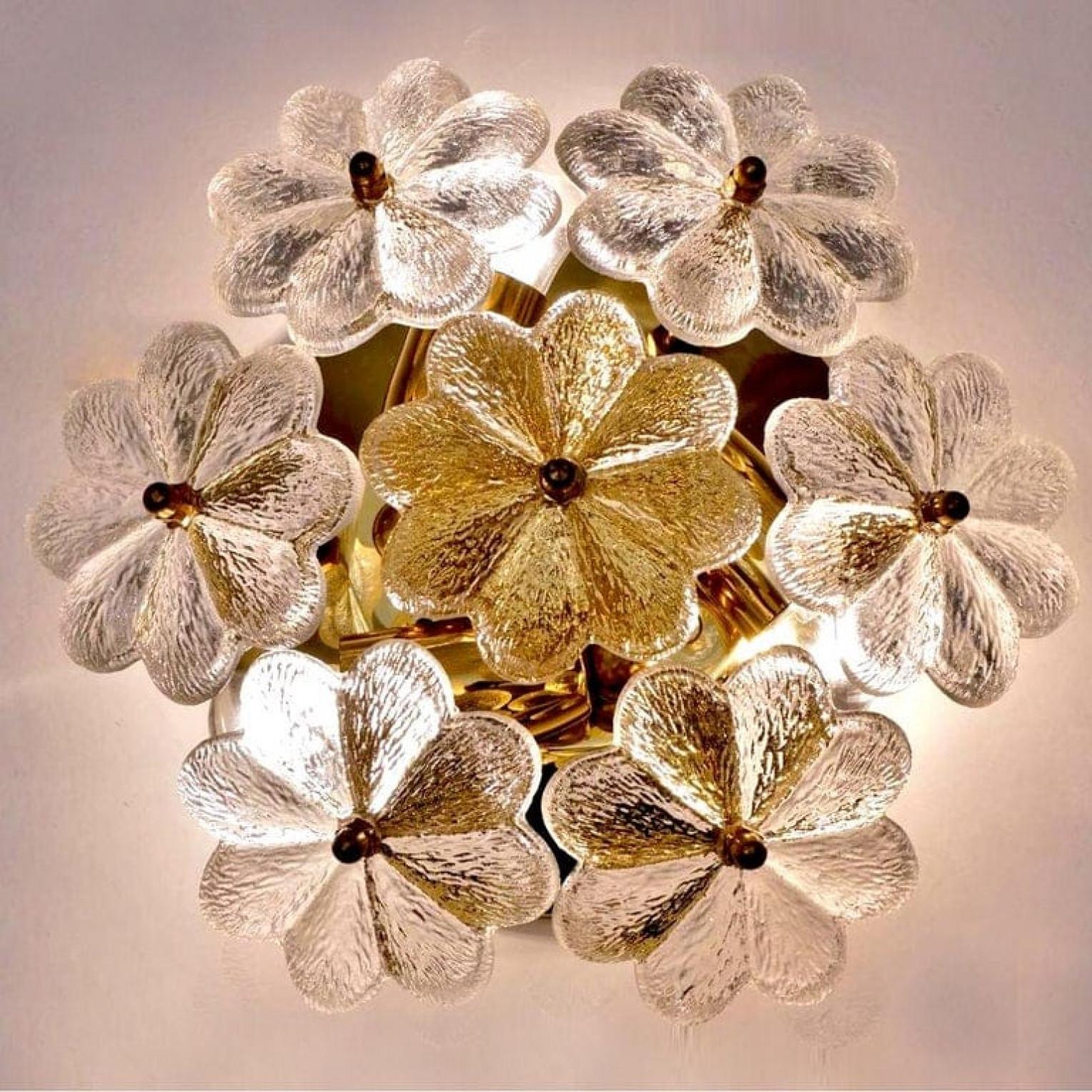 Ein Paar florale Wandleuchten aus Glas und Messing von Ernst Palme, 1970er Jahre im Angebot 7