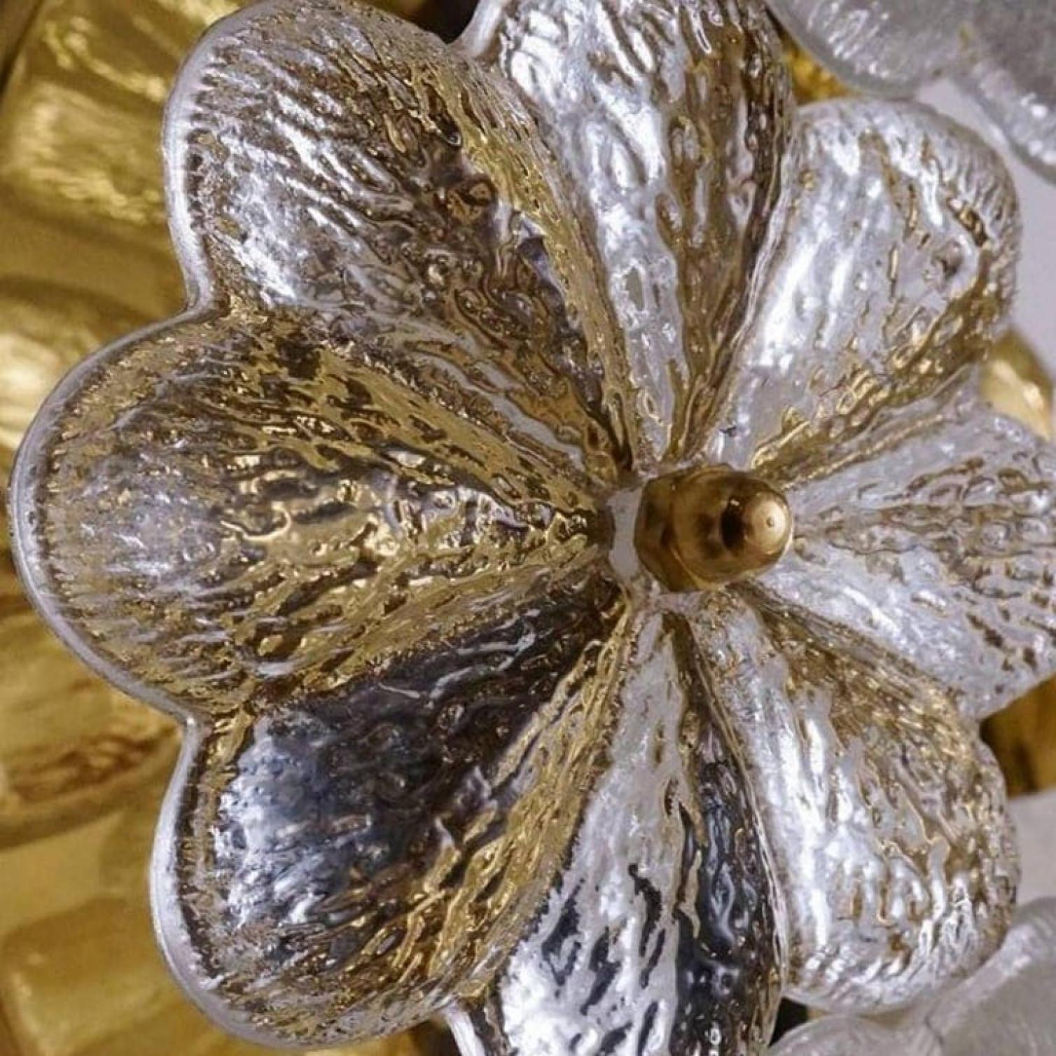 Ein Paar florale Wandleuchten aus Glas und Messing von Ernst Palme, 1970er Jahre (Moderne der Mitte des Jahrhunderts) im Angebot
