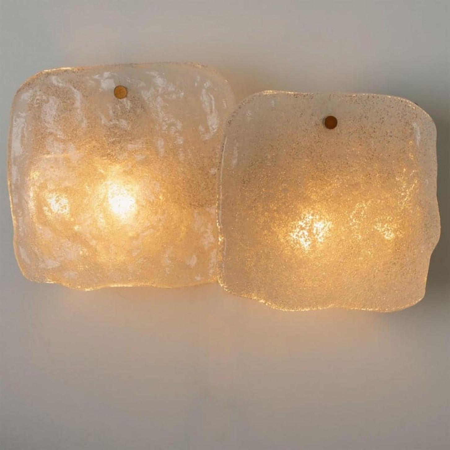 Pair of Glass and Brass Light Fixtures Designed by J.T Kalmar, Austria, 1960s en Excelente estado para la venta en Rijssen, NL