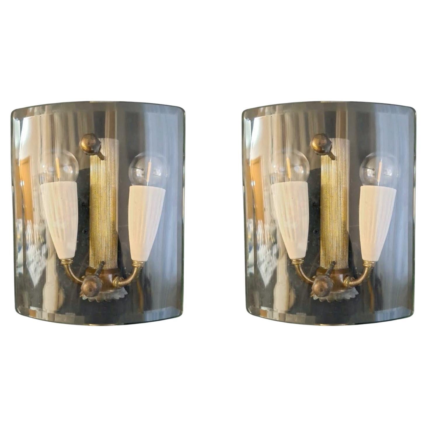 Paire d'appliques en verre et laiton