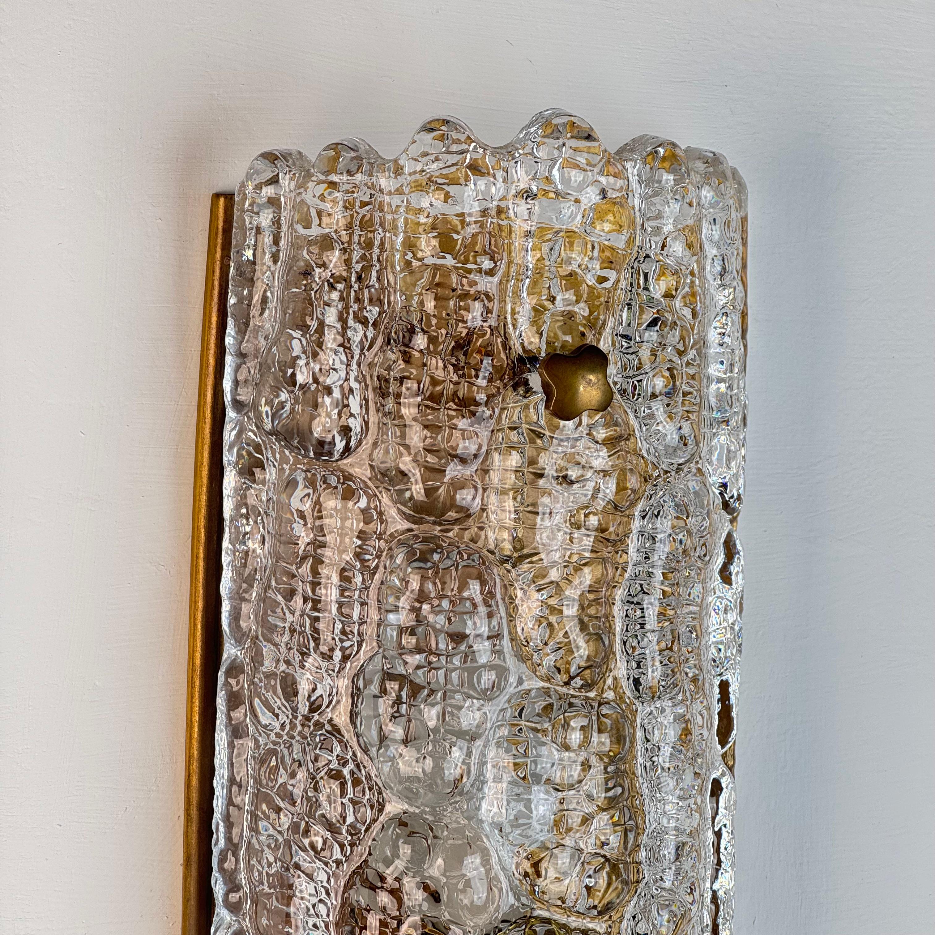 Ein Paar Wandleuchten aus Glas und Messing von Carl Fagerlund für Orrefors, 1970er Jahre im Angebot 8