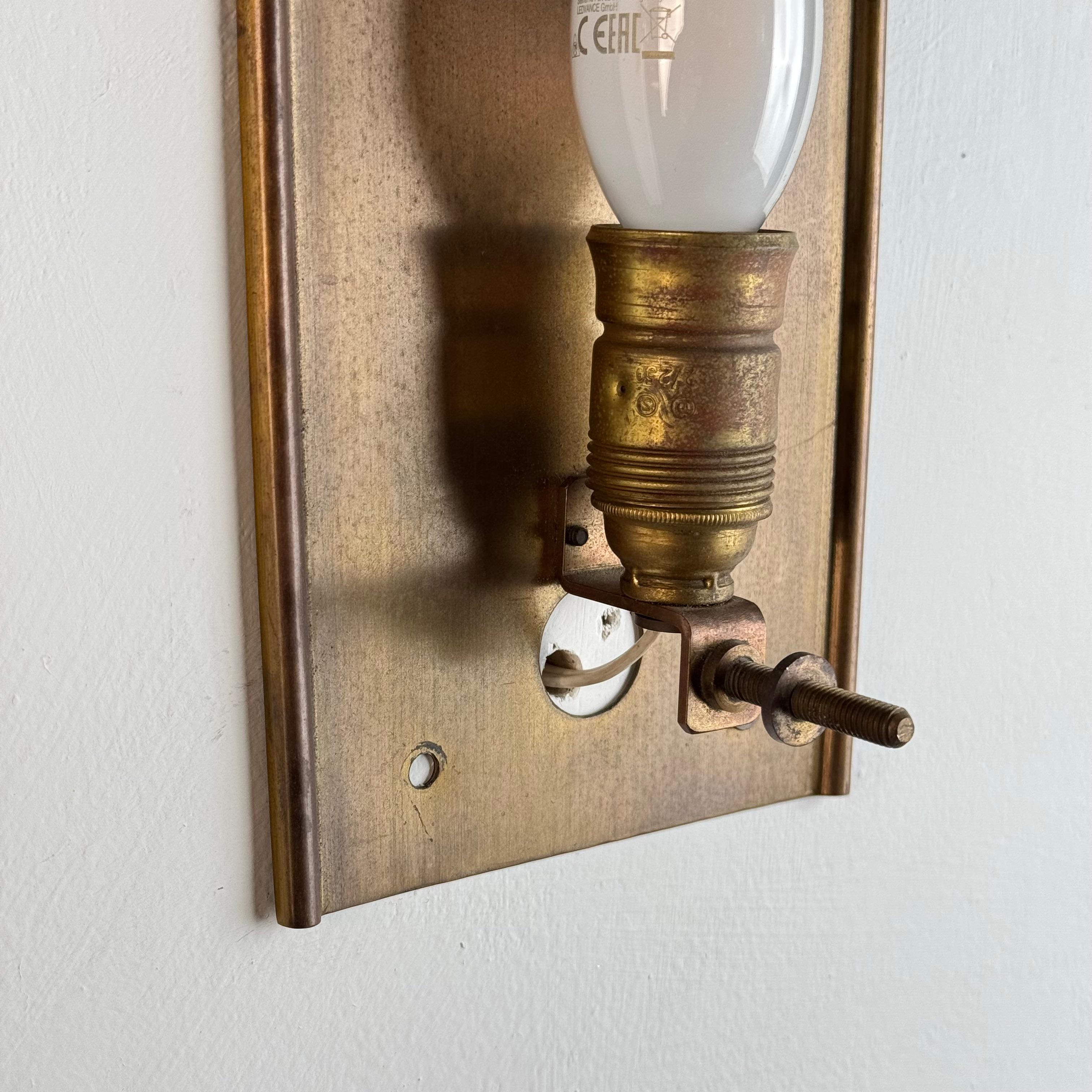 Ein Paar Wandleuchten aus Glas und Messing von Carl Fagerlund für Orrefors, 1970er Jahre im Angebot 9