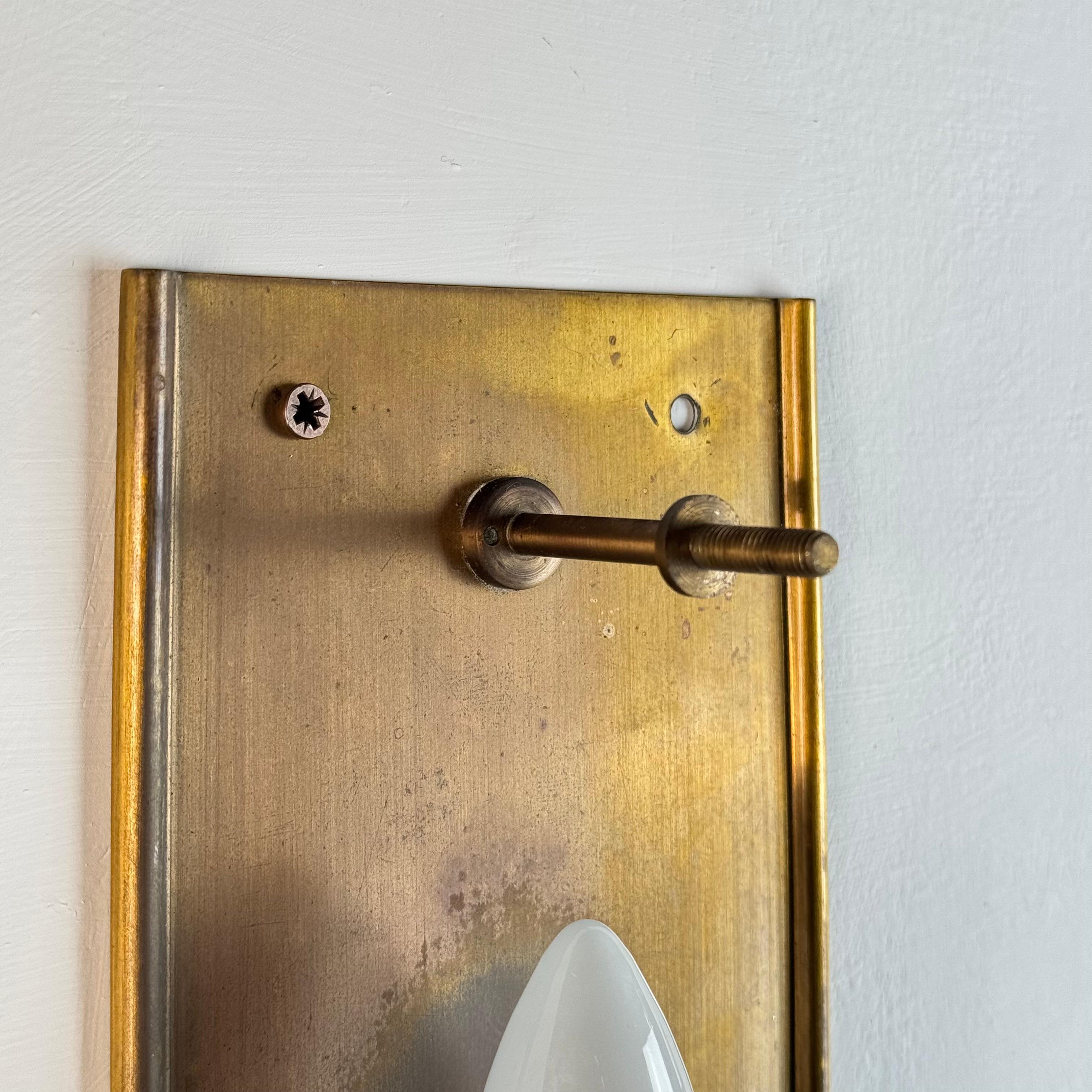 Ein Paar Wandleuchten aus Glas und Messing von Carl Fagerlund für Orrefors, 1970er Jahre im Angebot 10