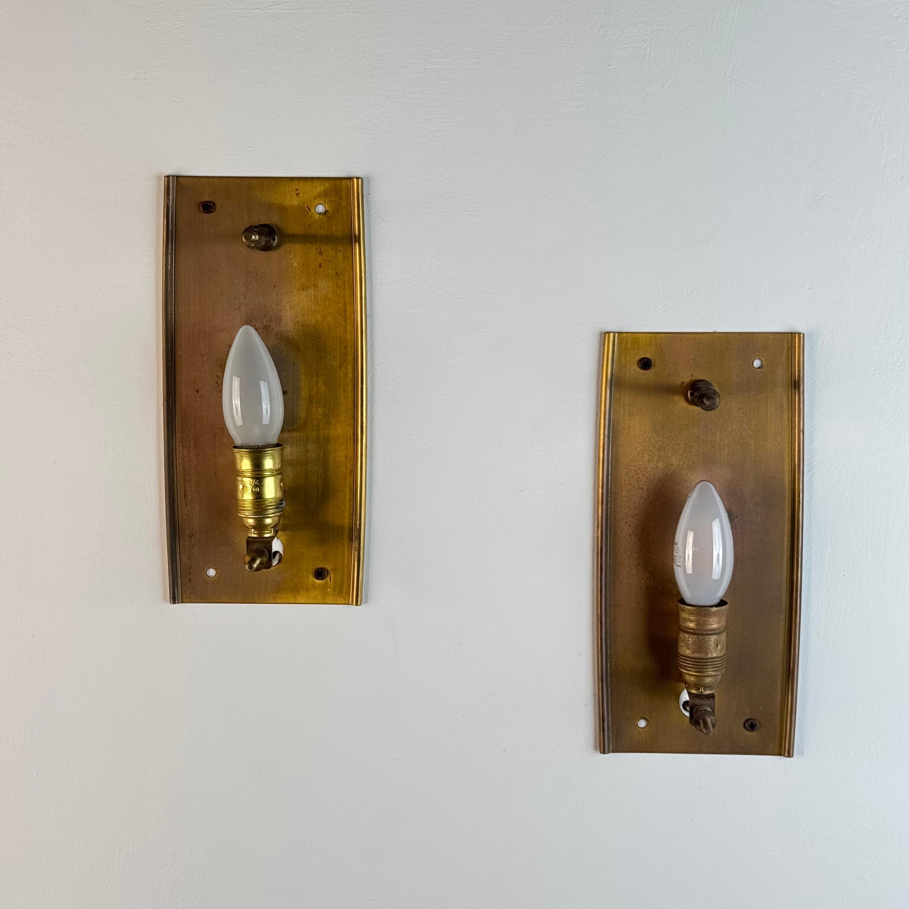 Ein Paar Wandleuchten aus Glas und Messing von Carl Fagerlund für Orrefors, 1970er Jahre im Angebot 11