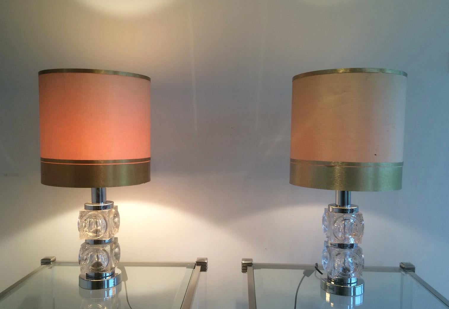 Paar Tischlampen aus Glas und Chrom, französisch, um 1970 im Angebot 8