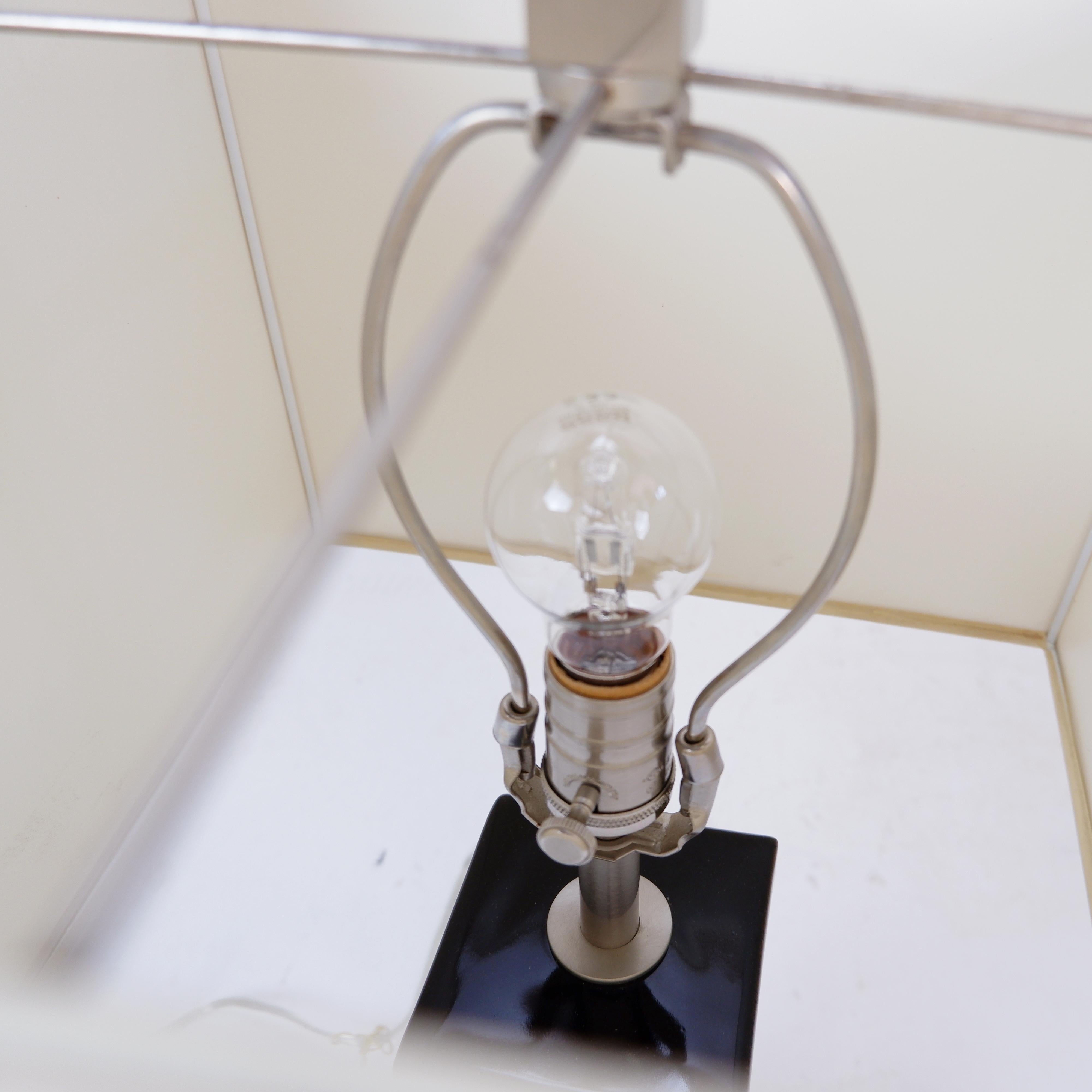 Paire de lampes de table en verre et céramique émaillée brun brillant 
