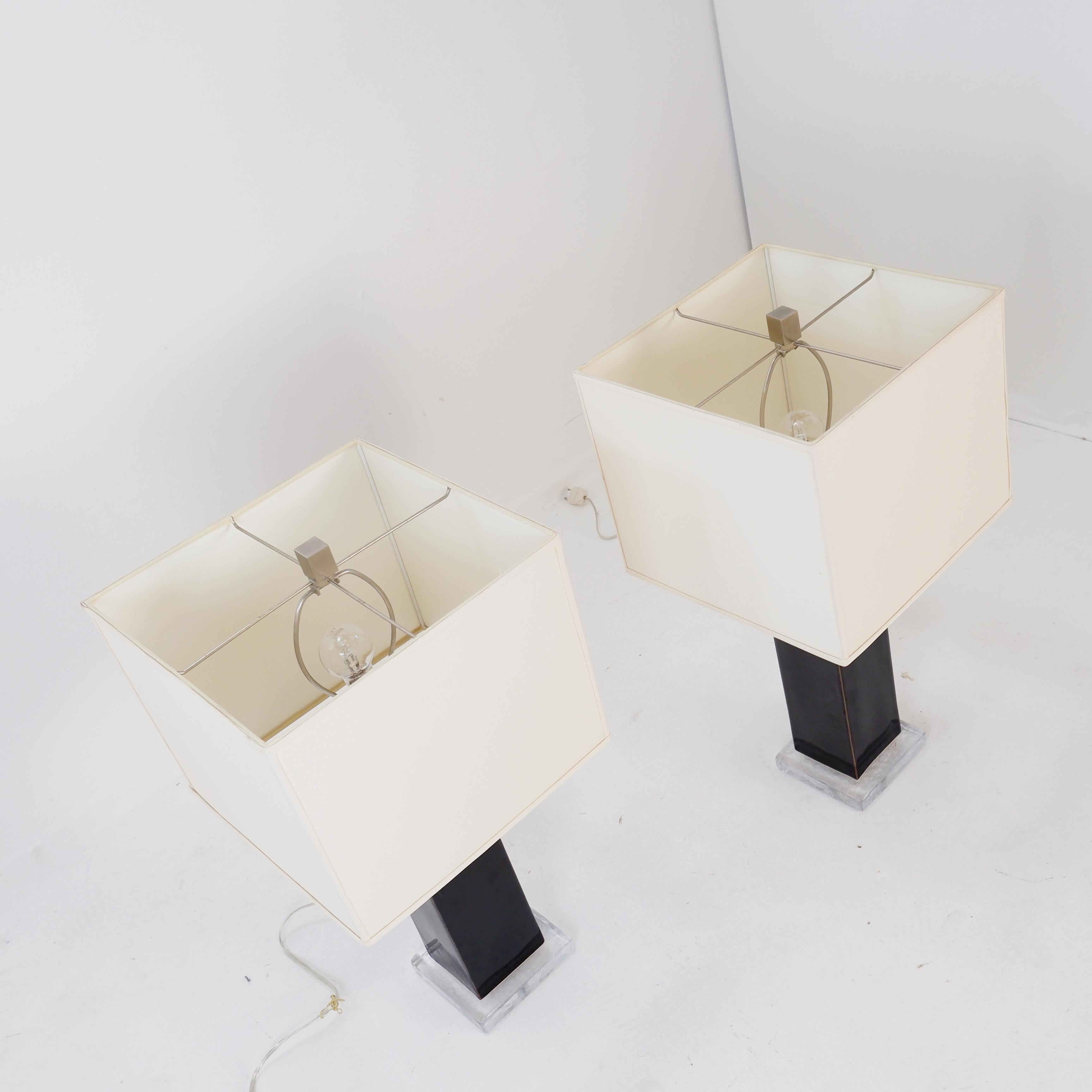 Paire de lampes de table en verre et céramique émaillée brun brillant 