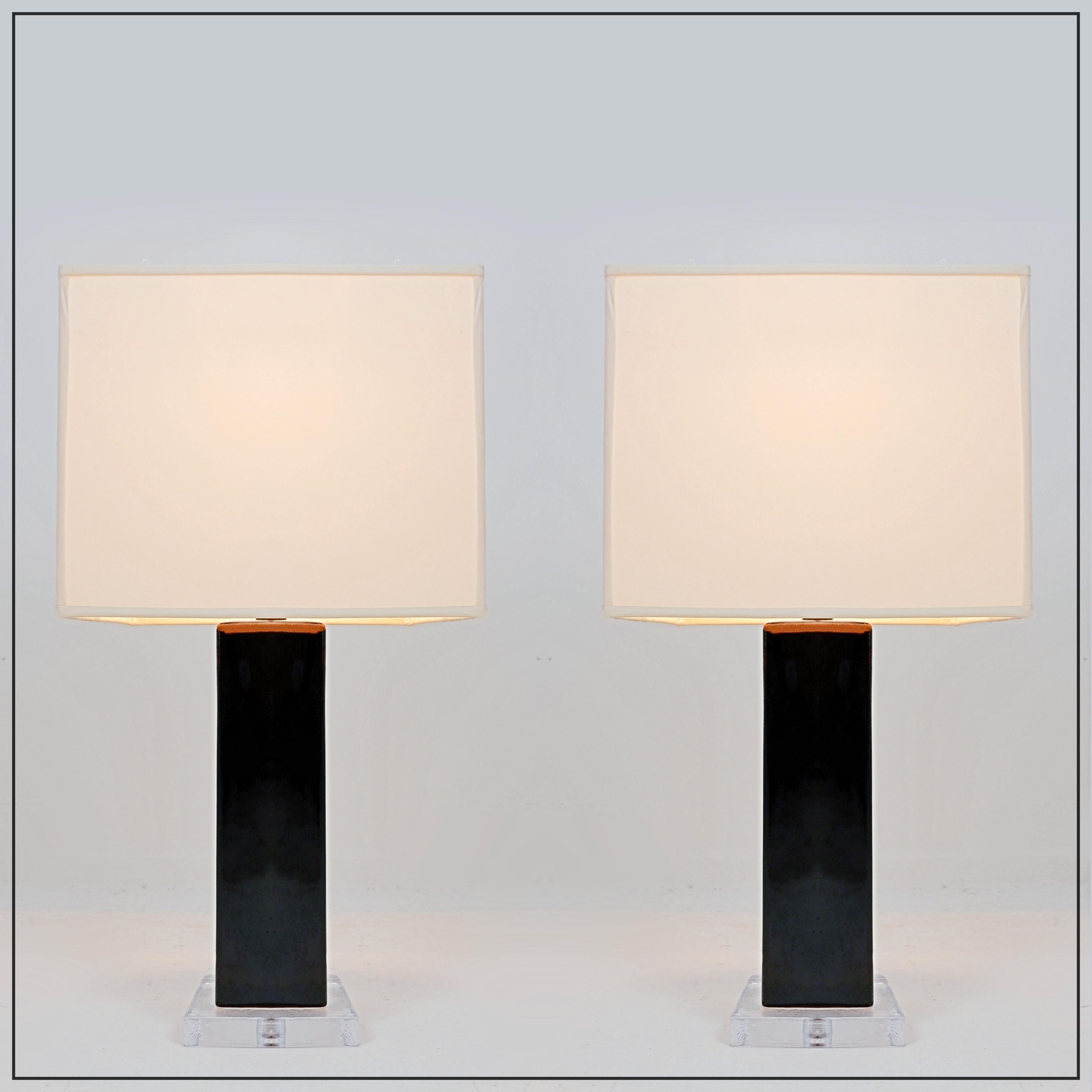 Paire de lampes de table en verre et céramique émaillée brun brillant 
