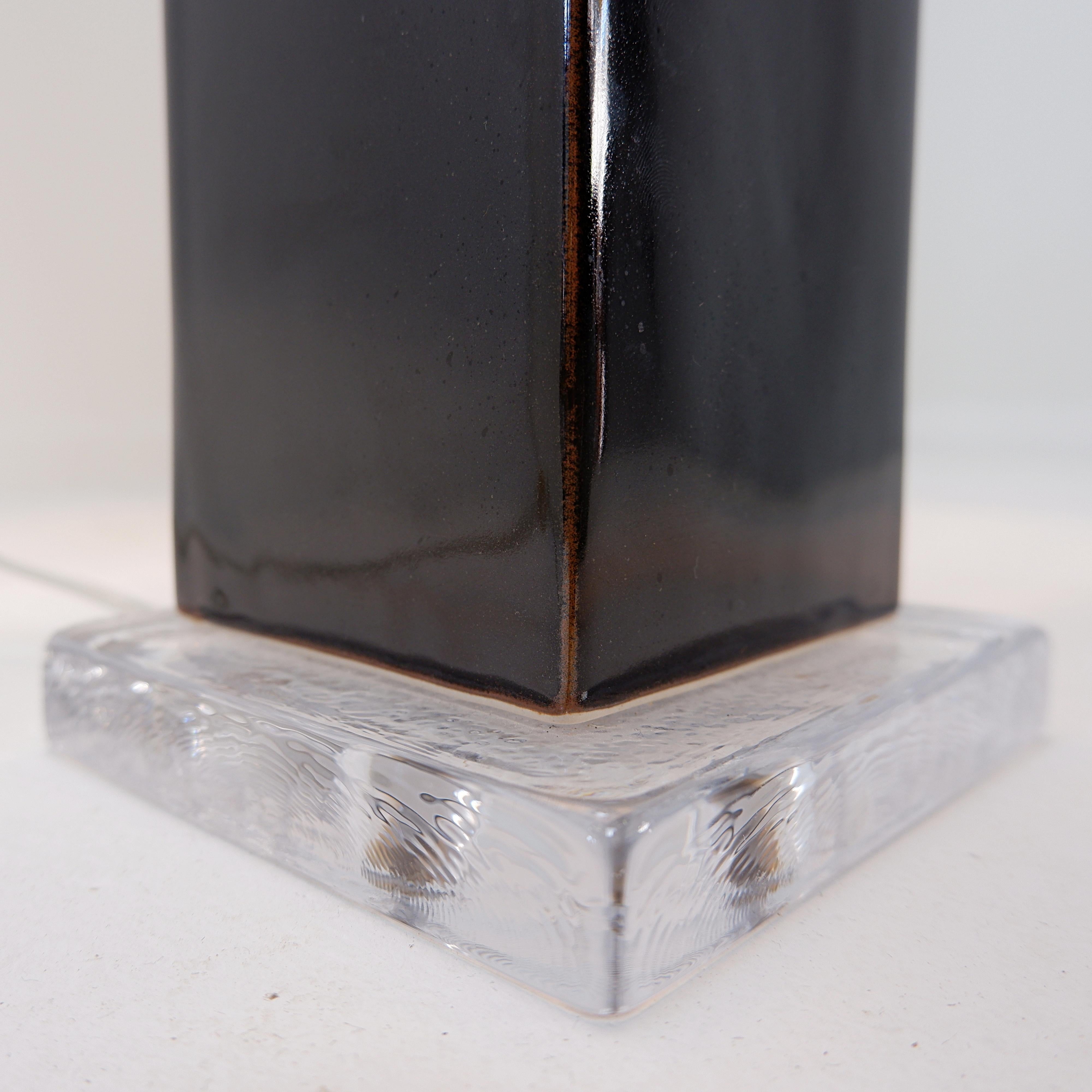 Paire de lampes de table en verre et céramique émaillée brun brillant 