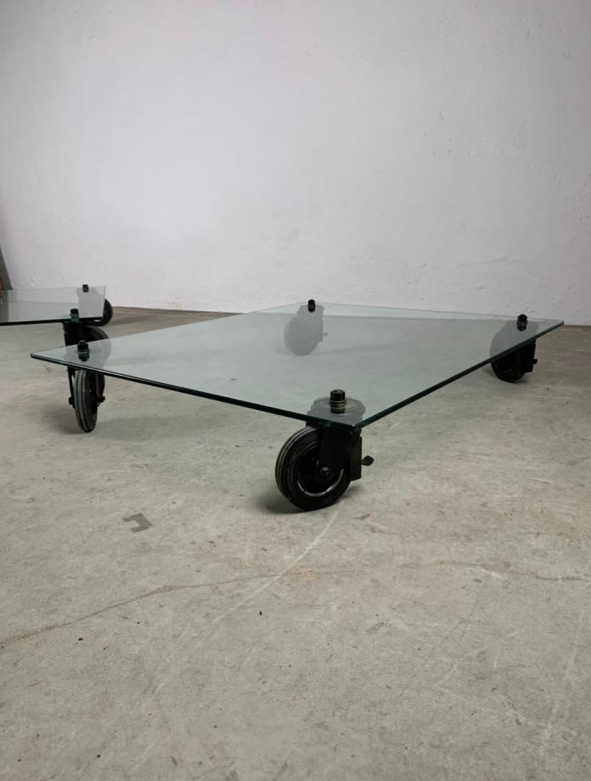 Pair of glass and metal low tables by Gae Aulenti for Fontana Arte, 1970s  For Sale 4