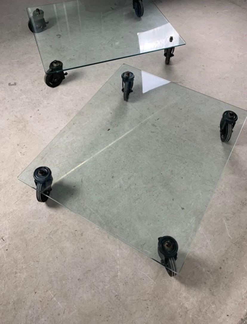 Pair of glass and metal low tables by Gae Aulenti for Fontana Arte, 1970s  In Good Condition For Sale In Milano, IT
