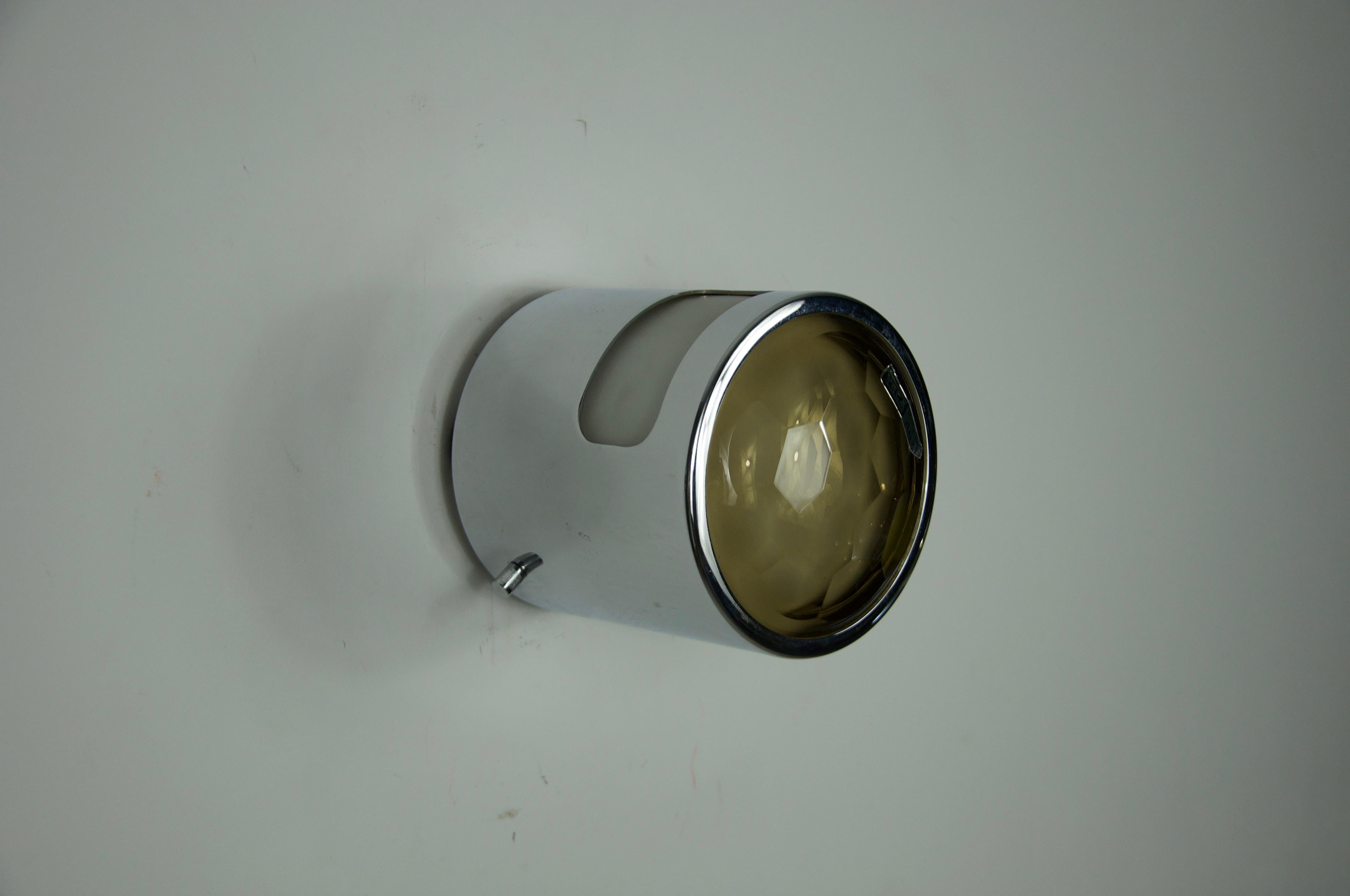 Metà XX secolo Coppia di applique in vetro e metallo di Veca, anni '60, Italia in vendita