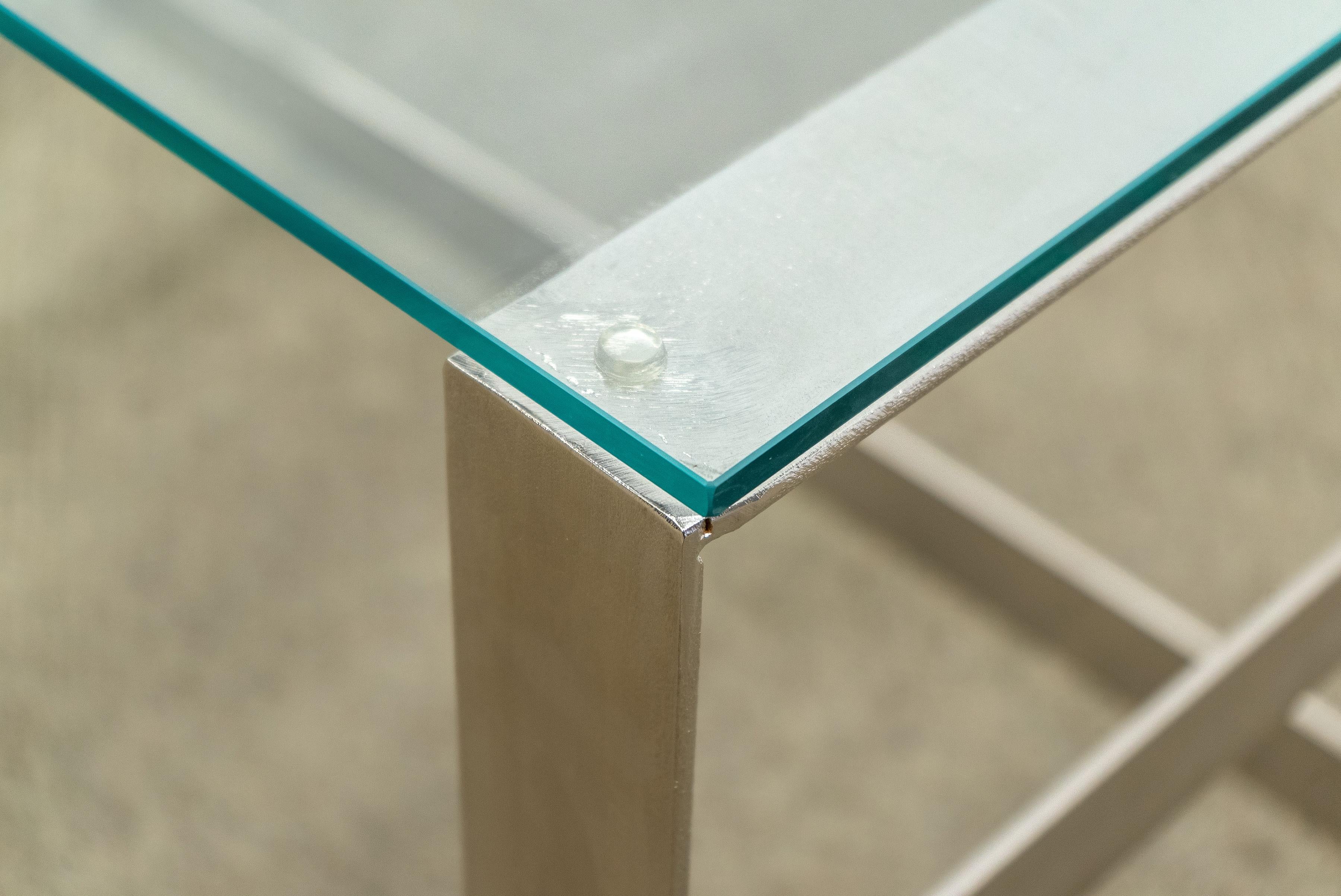 XXIe siècle et contemporain Paire de tables d'extrémité en verre et nickel poli en vente