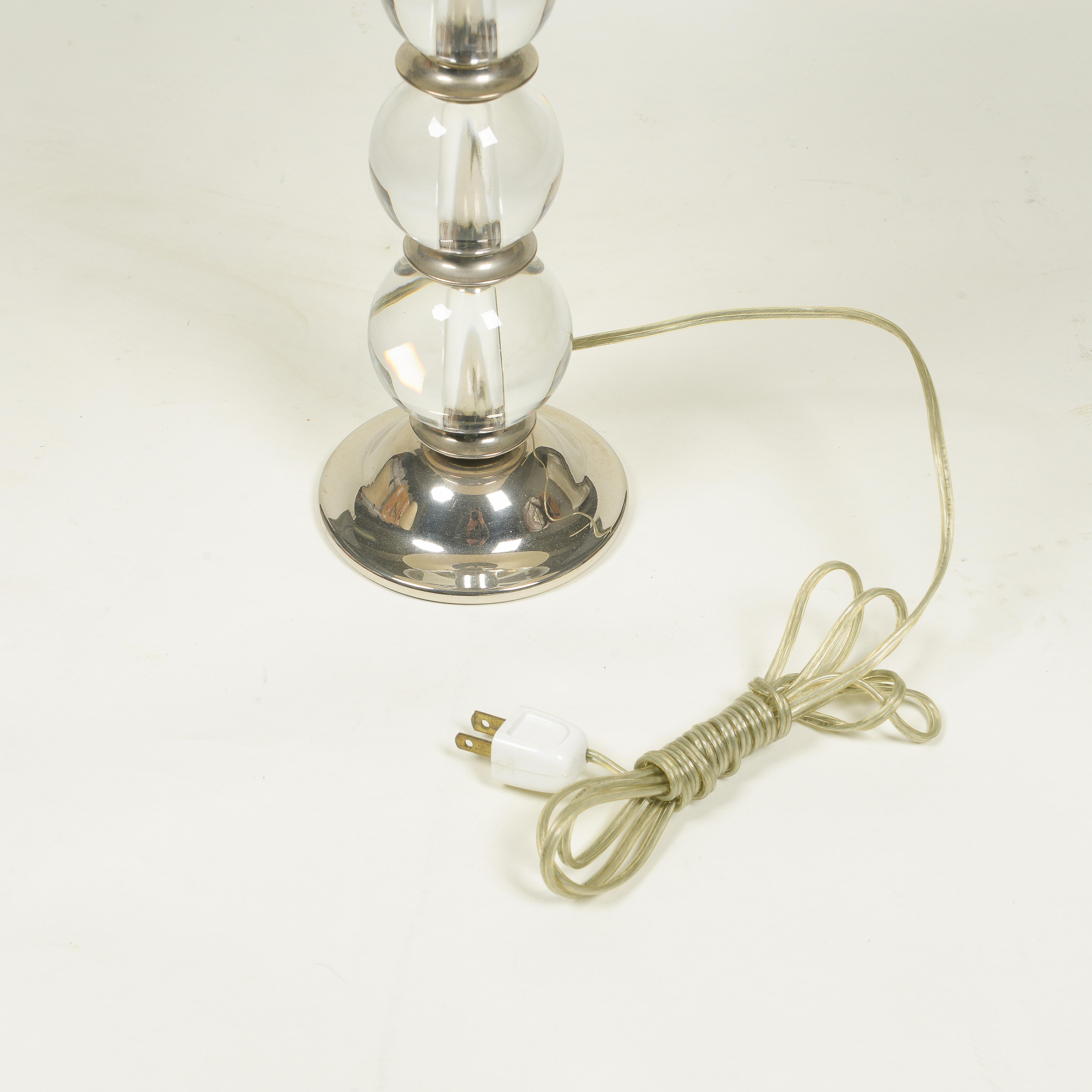 20ième siècle Paire de lampes de table en verre et argenté en vente