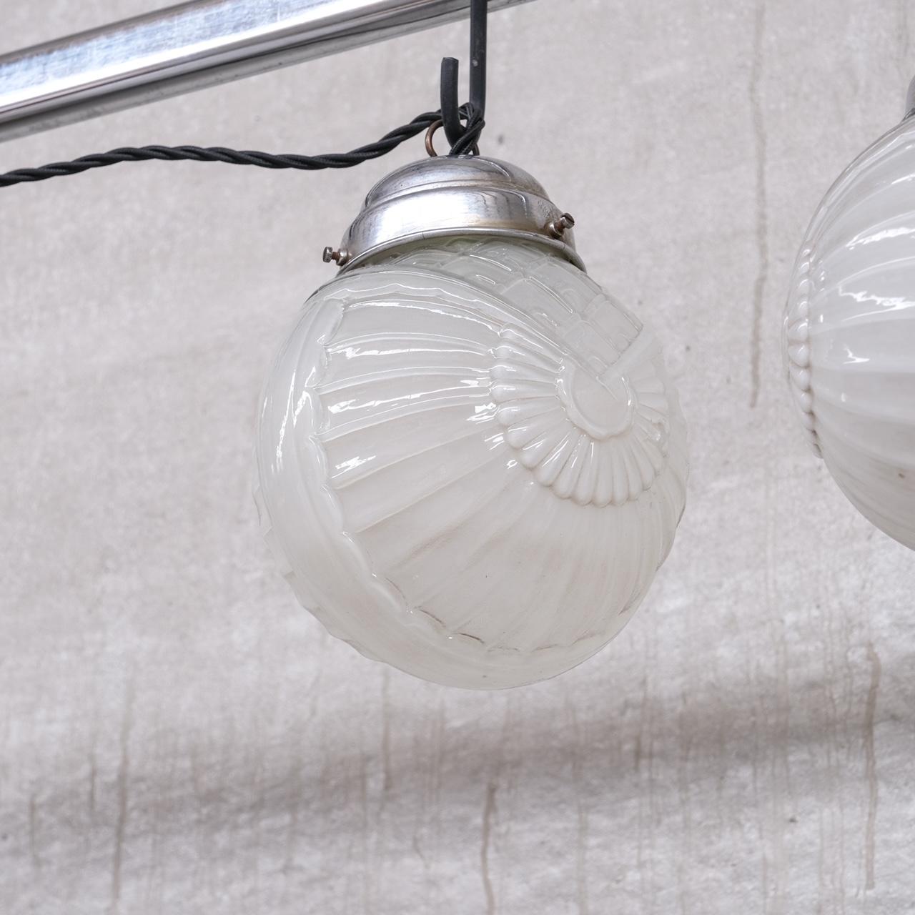 Coppia di piccole luci a sospensione in vetro Art Déco in vendita 1