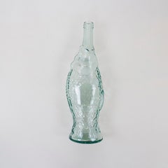 Coppia di bottiglie di vetro a forma di pesce