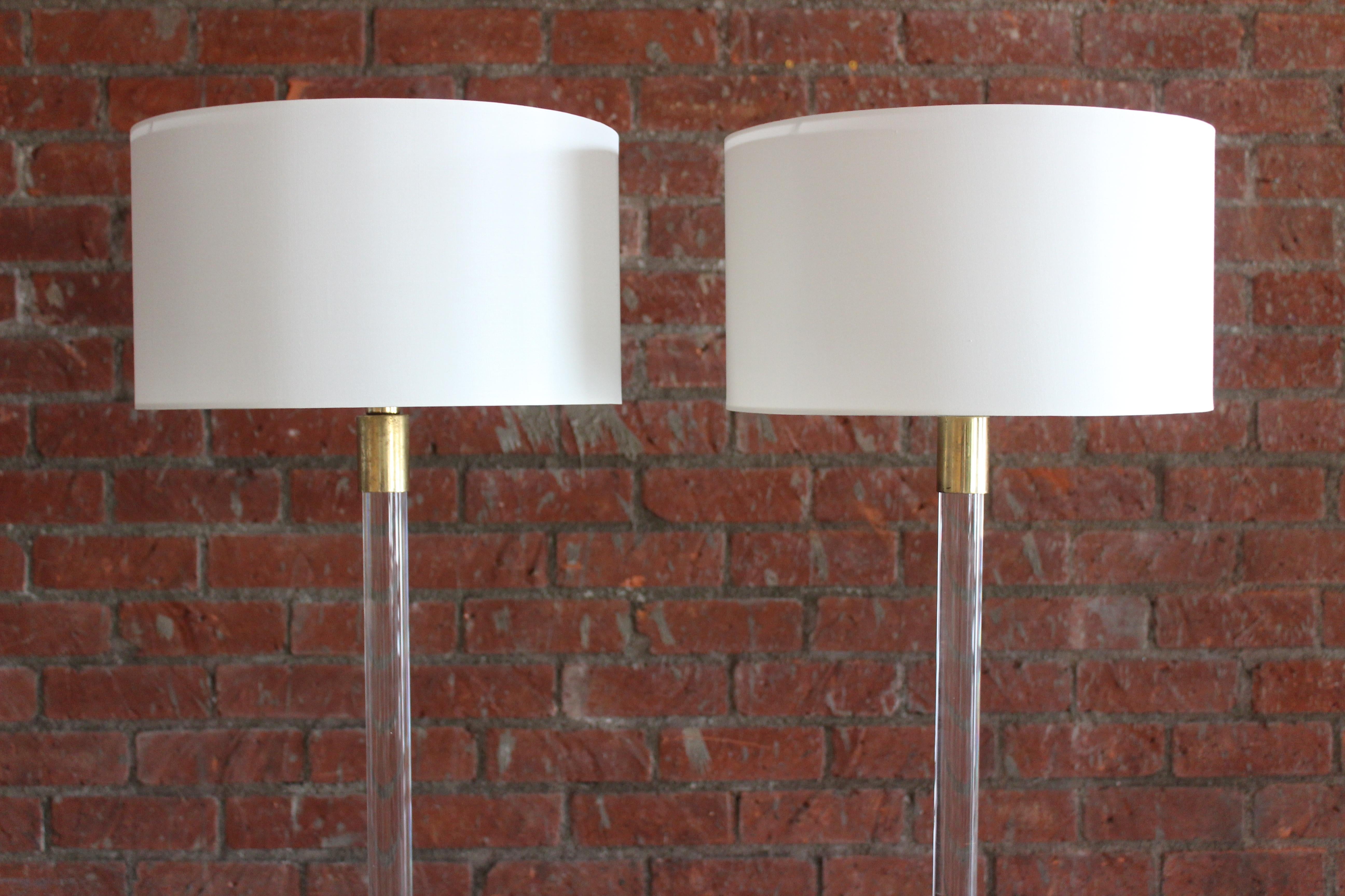 Pair of Glass & Brass Floor Lamps by Hansen, NYC, 1970s In Good Condition For Sale In Los Angeles, CA