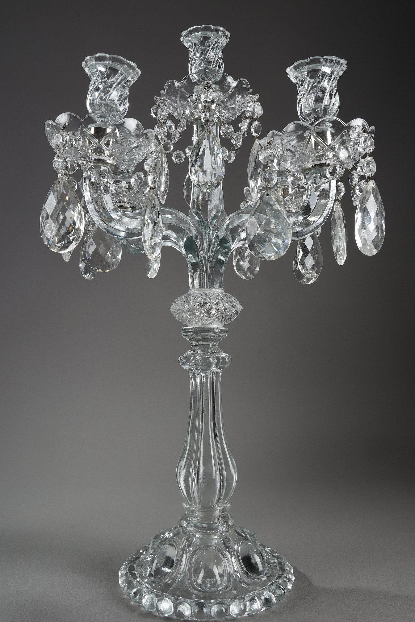 Coppia di candelabri in vetro con pendenti in cristallo in vendita 4
