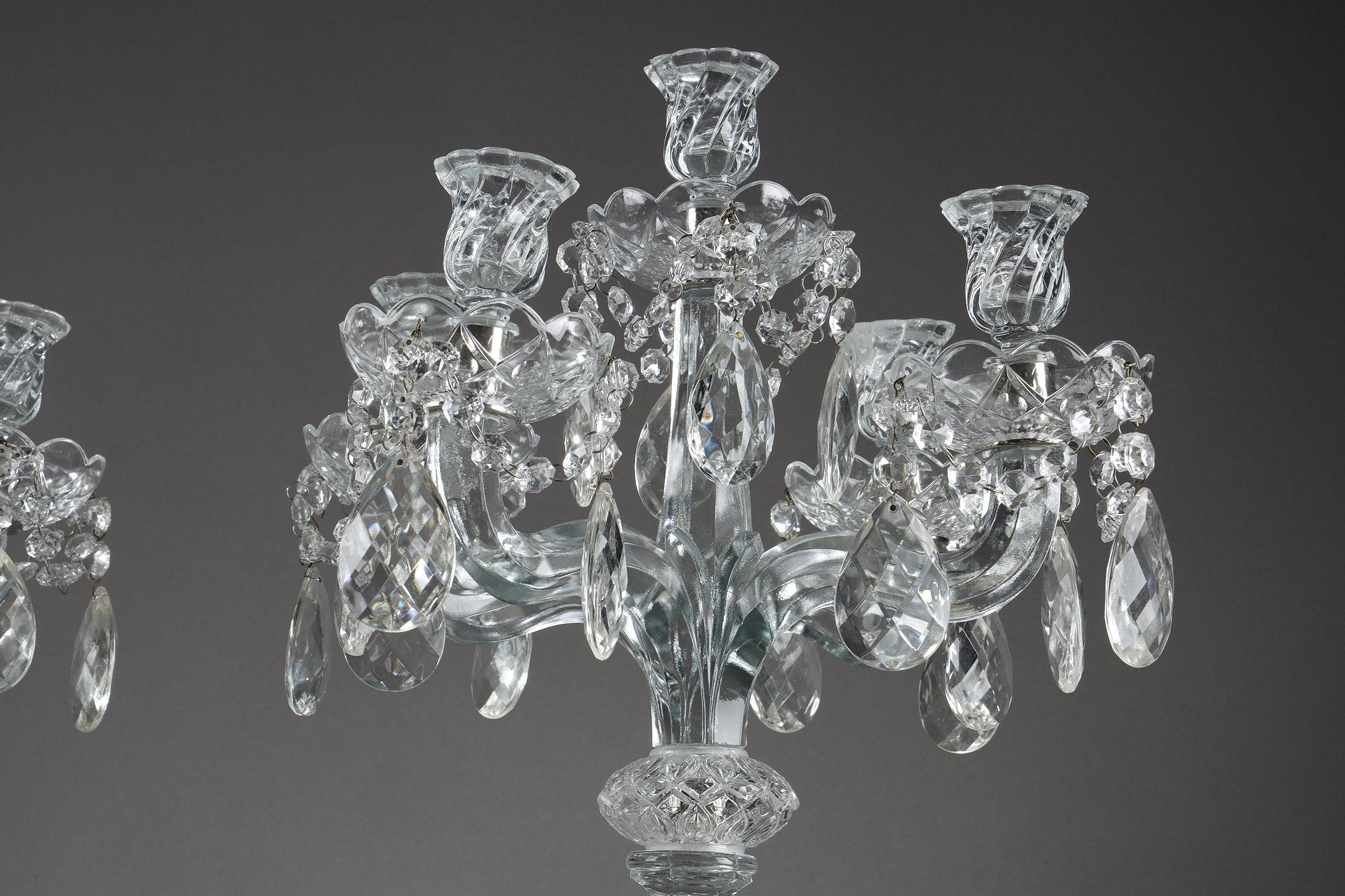 Coppia di candelabri in vetro con pendenti in cristallo in vendita 6