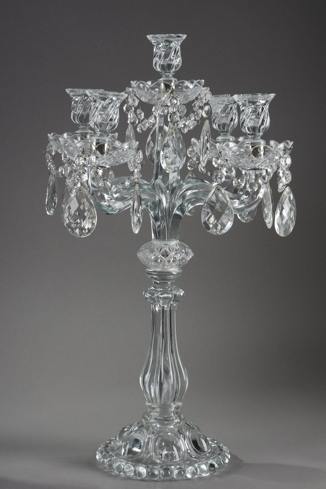 Fine XX secolo Coppia di candelabri in vetro con pendenti in cristallo in vendita