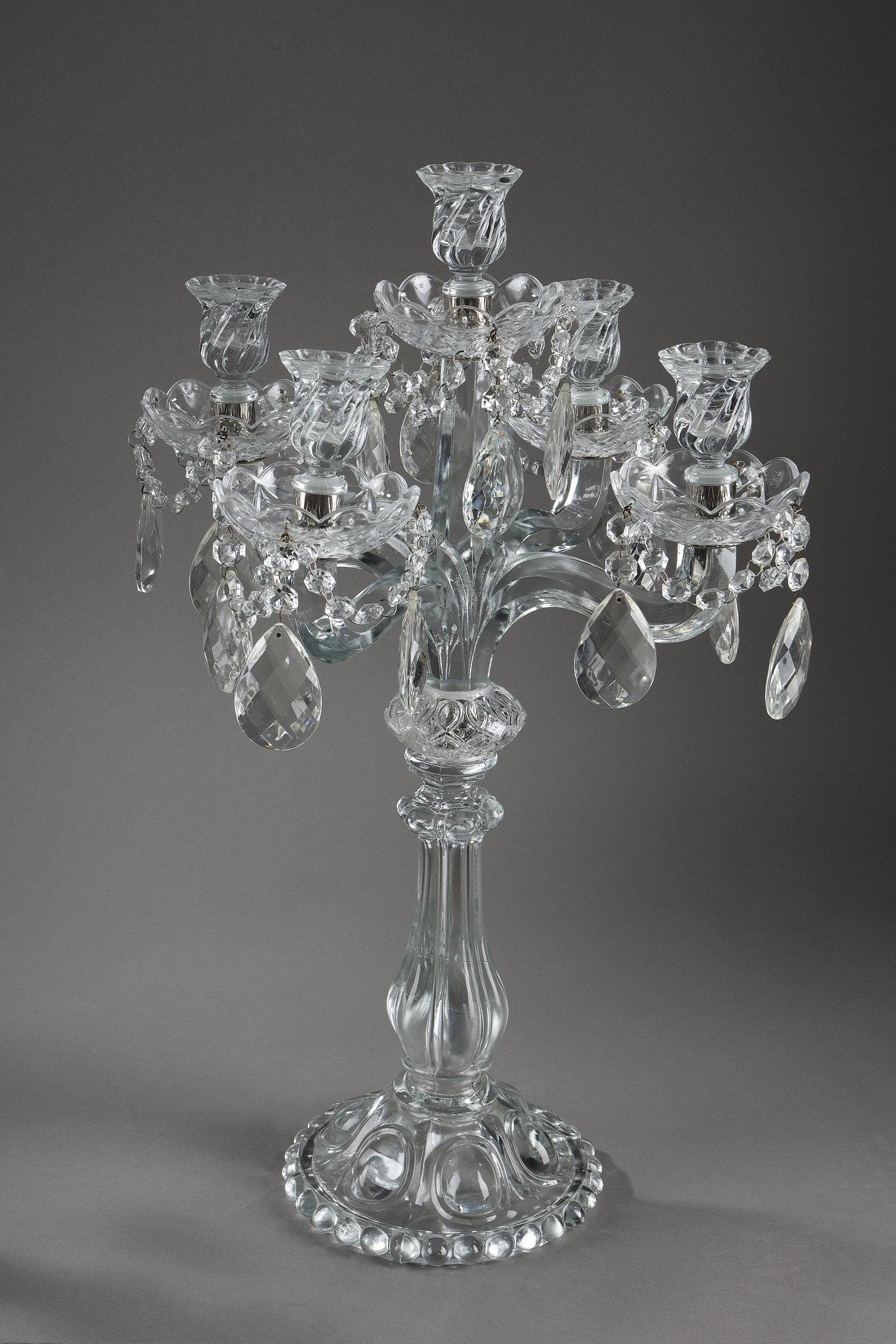Coppia di candelabri in vetro con pendenti in cristallo in vendita 3