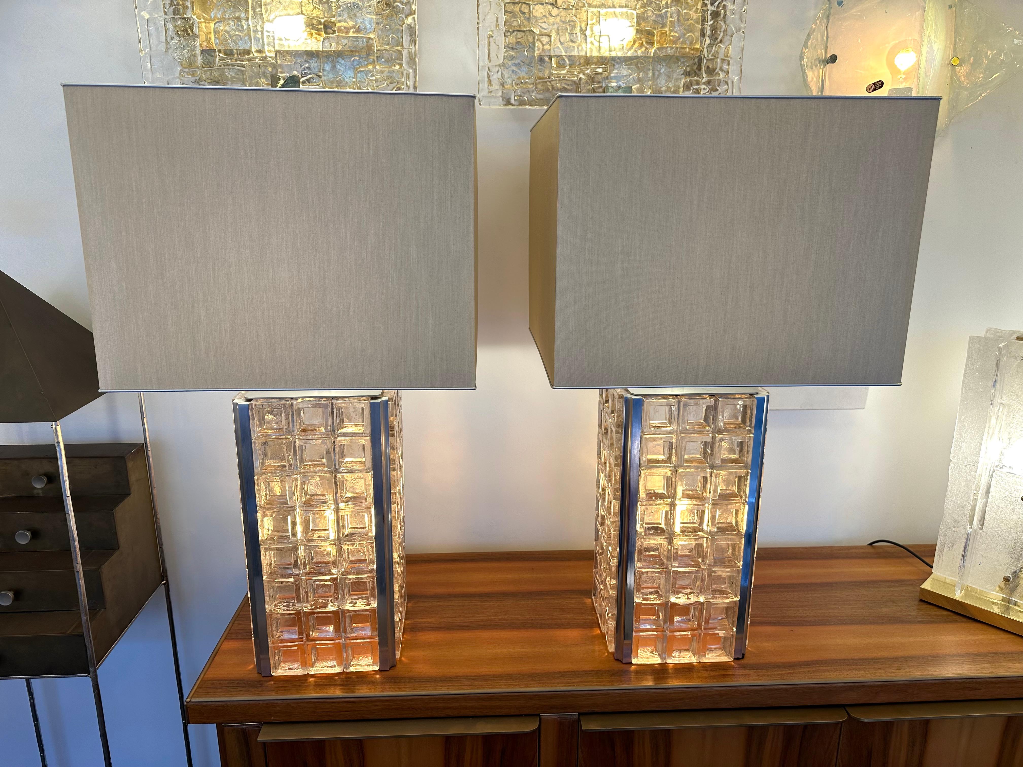 Rare tall Mid-Century Modern Space Age pair of pressed glass cube table or bedside lamps by the Italian design manufacture Poliarte in Verona. Internal lightning base. Famous work like Venini, Vistosi, La Murrina, Aldo Carlo Nason, Stilnovo, Joe