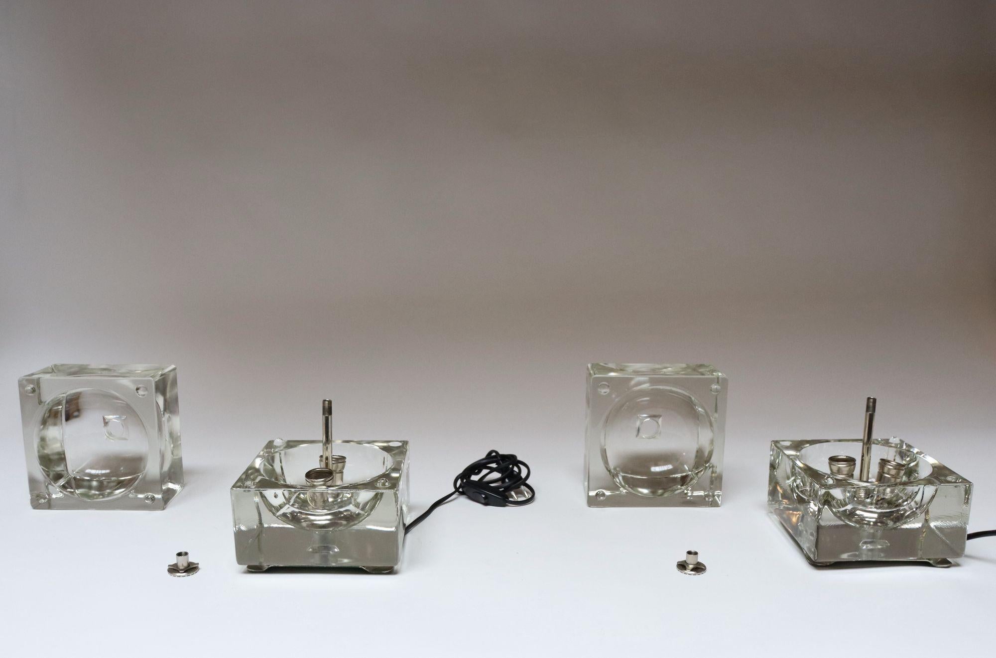 Pareja de lámparas de sobremesa Cubosfera de cristal de Alessandro Mendini para Fidenza Vetraria mediados del siglo XX en venta