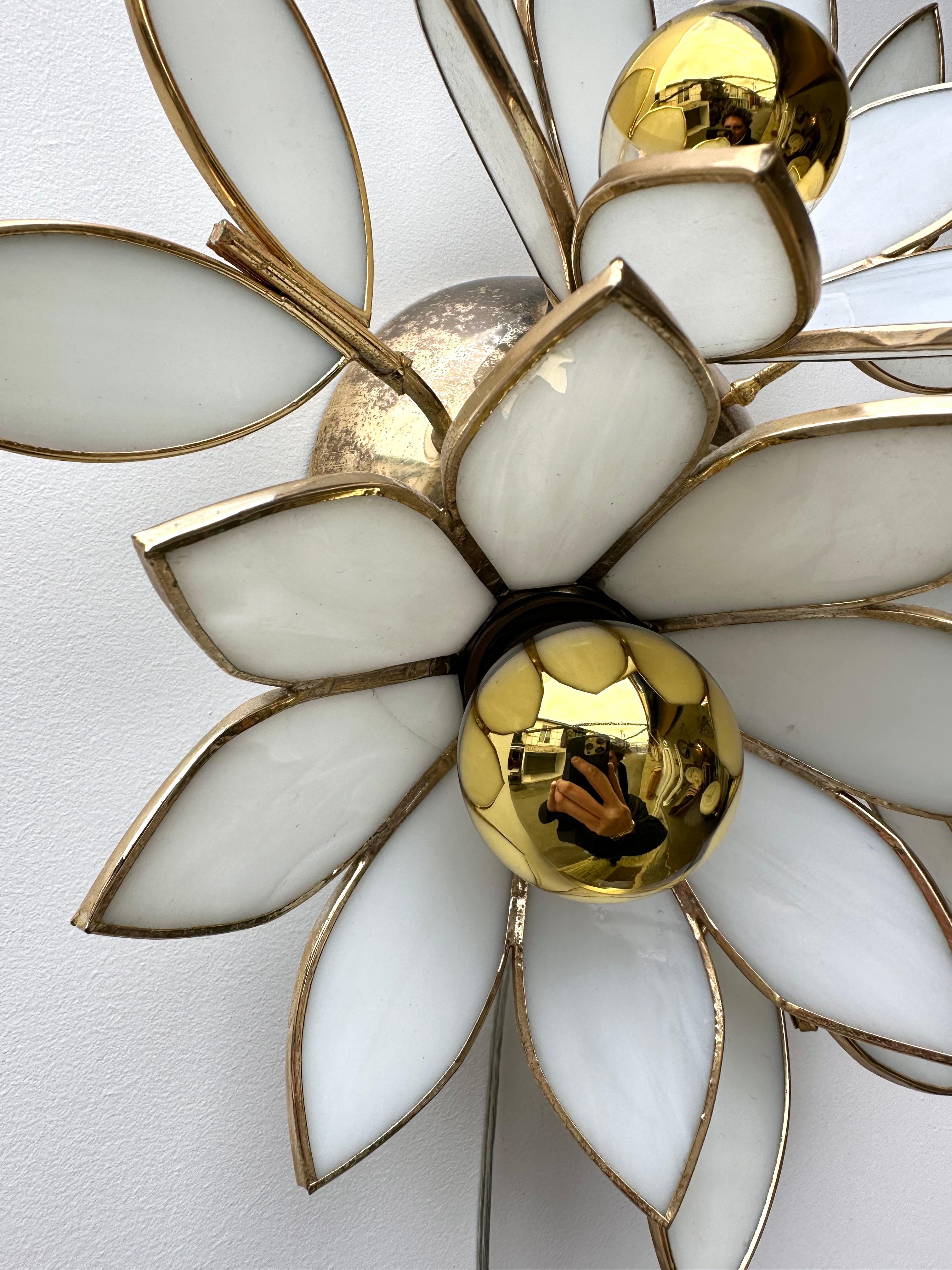 Pair of Glass Flowers and Brass Sconces, Italy, 1970s In Good Condition In SAINT-OUEN, FR