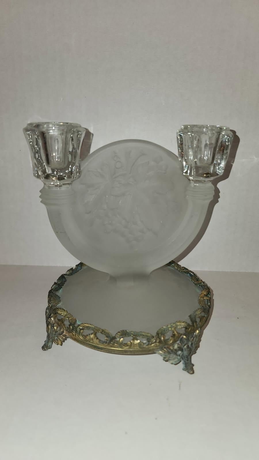 Italiano Coppia di candelabri a forma di uva in vetro in vendita