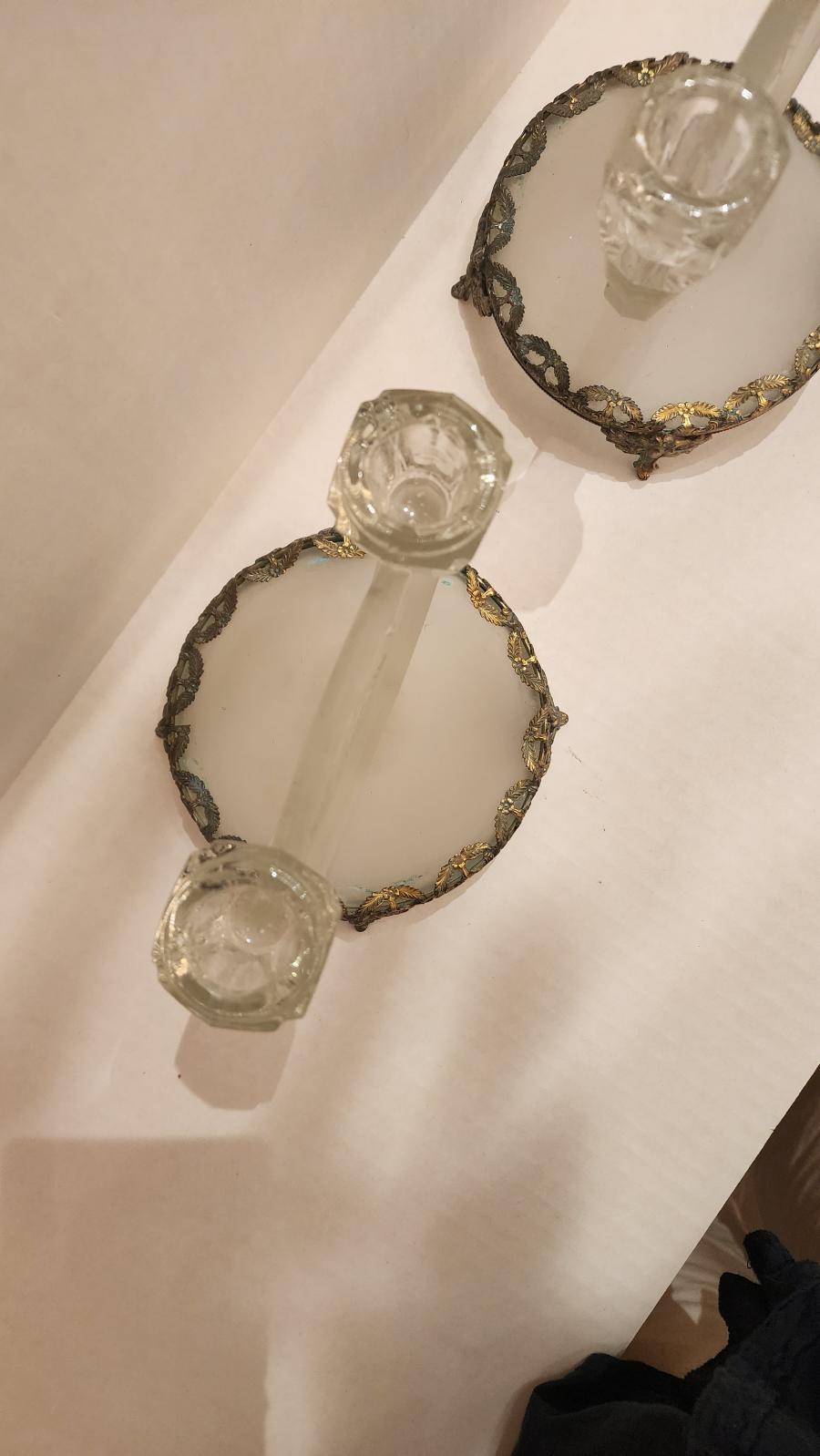 Satinato Coppia di candelabri a forma di uva in vetro in vendita