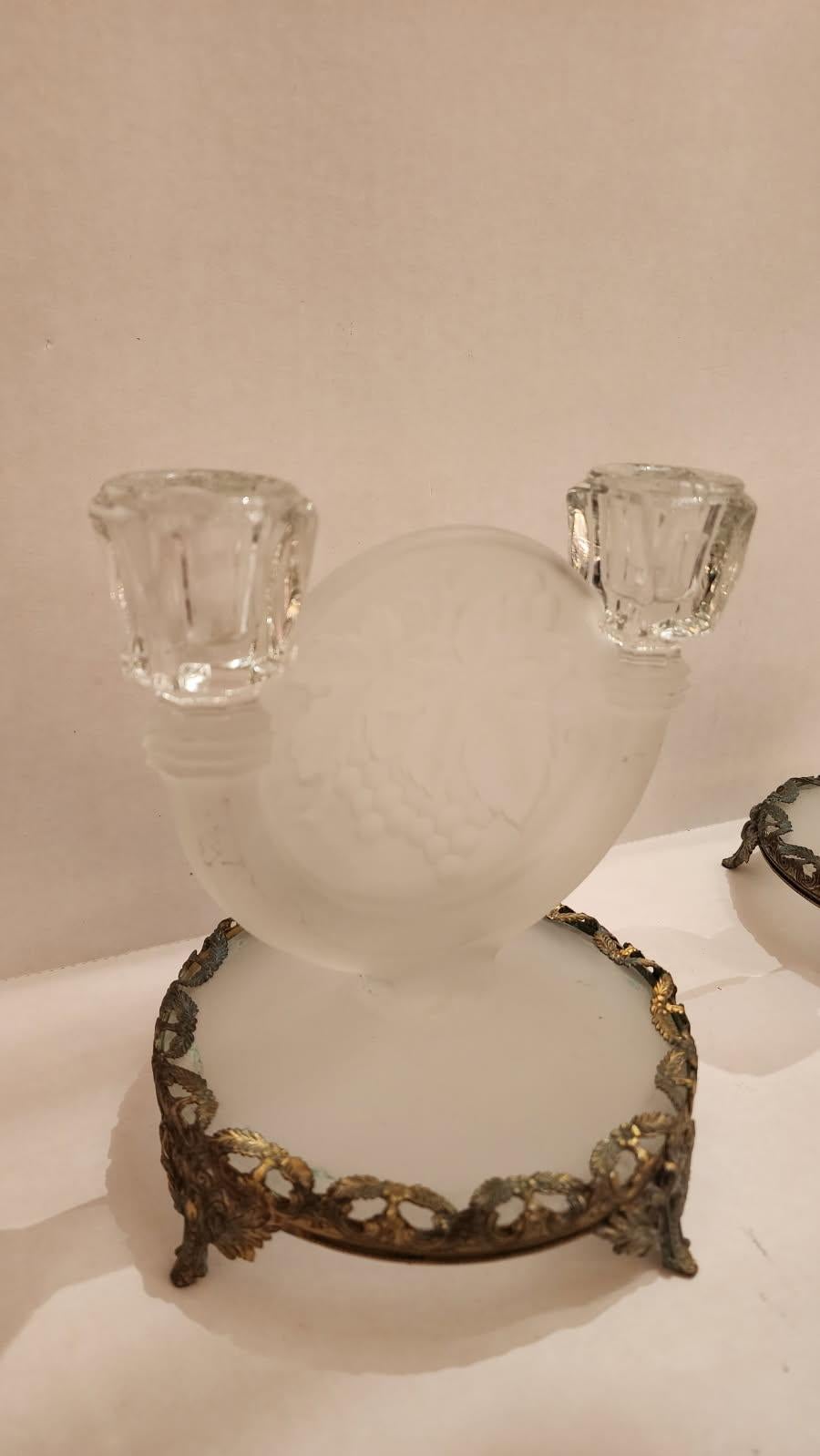 Coppia di candelabri a forma di uva in vetro in vendita 1