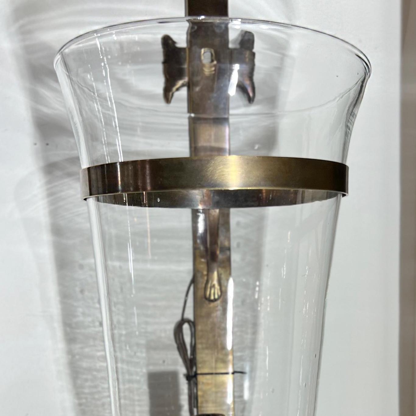 Milieu du XXe siècle Paire d'appliques en verre de type Hurricane en vente