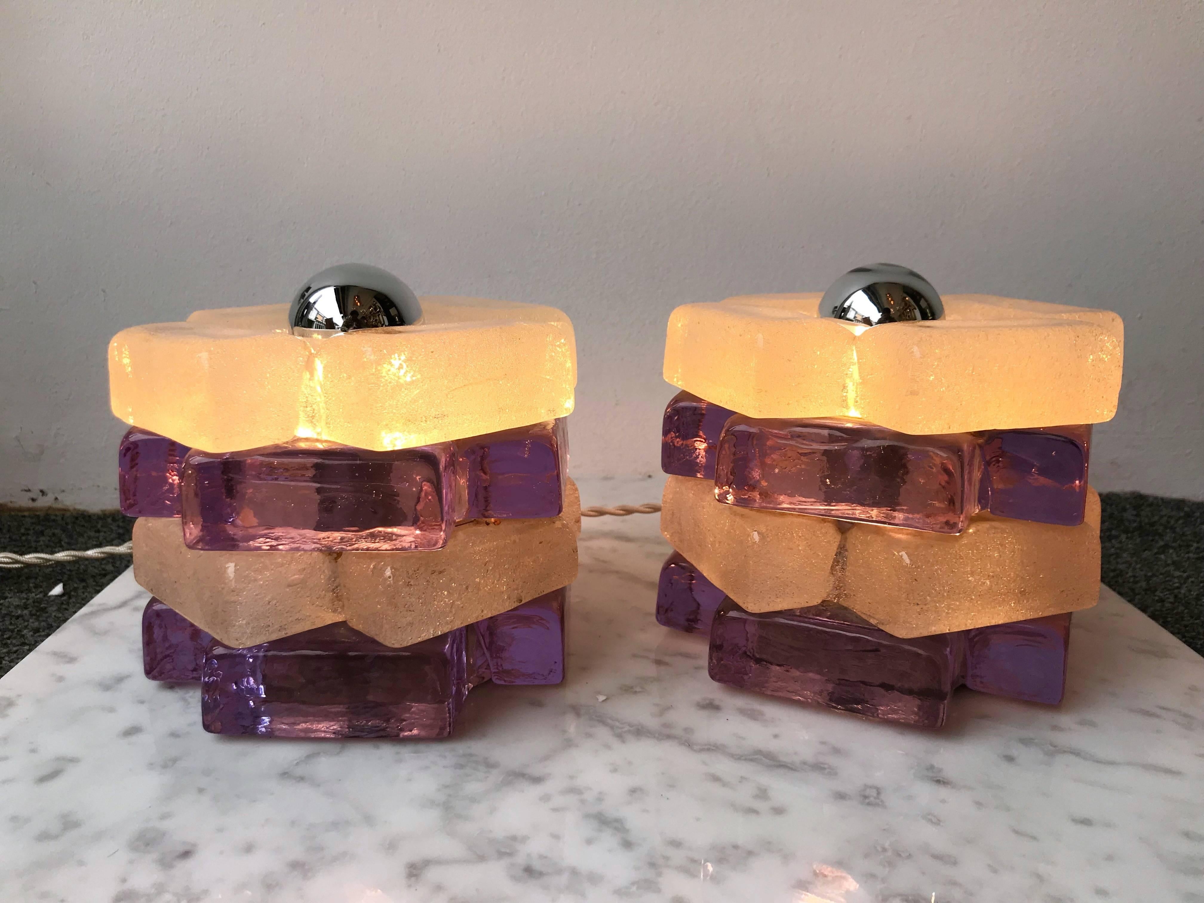 Pair of bedside or table lamps in purple pink and white clear glass cube by the manufacture Poliarte in Verona. Famous design like Mazzega Murano, Venini, Vistosi, La Murrina, VeArt, Carlo Aldo Nason.