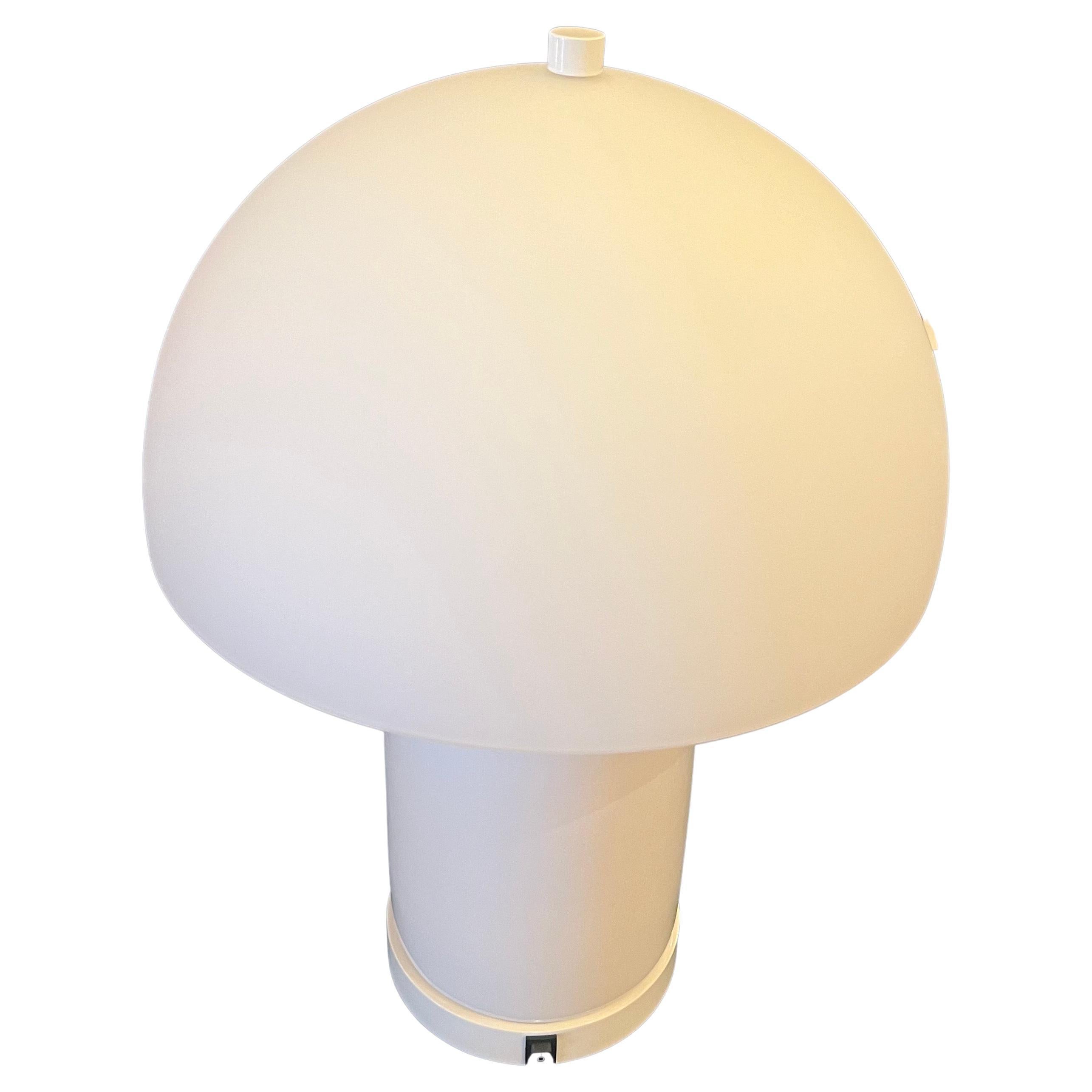 Grande paire de lampes champignon base en métal et abat-jours en verre, comme l'état neuf fil magnifique double douille circa 2020 unkown designer.