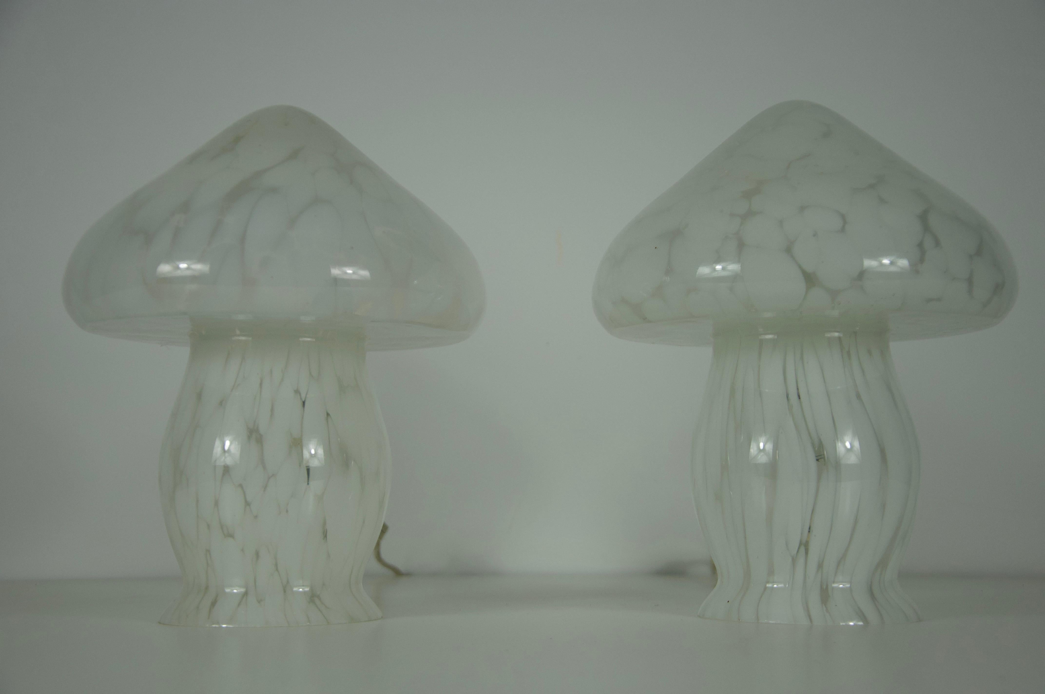 Fin du 20e siècle Pair of Glass Mushroom Table Lamps by Limburg, Germany, 1970s en vente