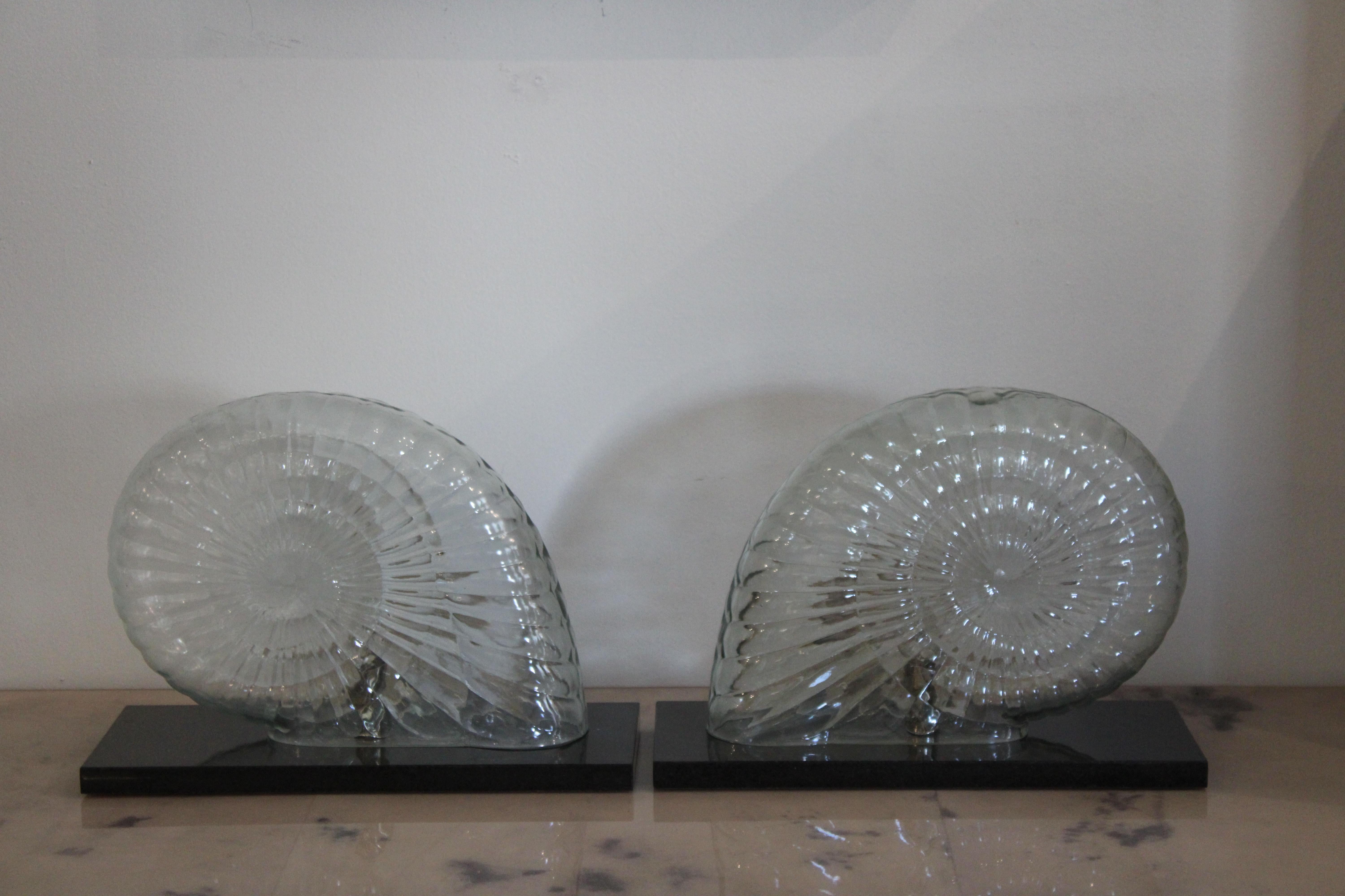 Verre Paire de lampes Nautilus en verre en vente