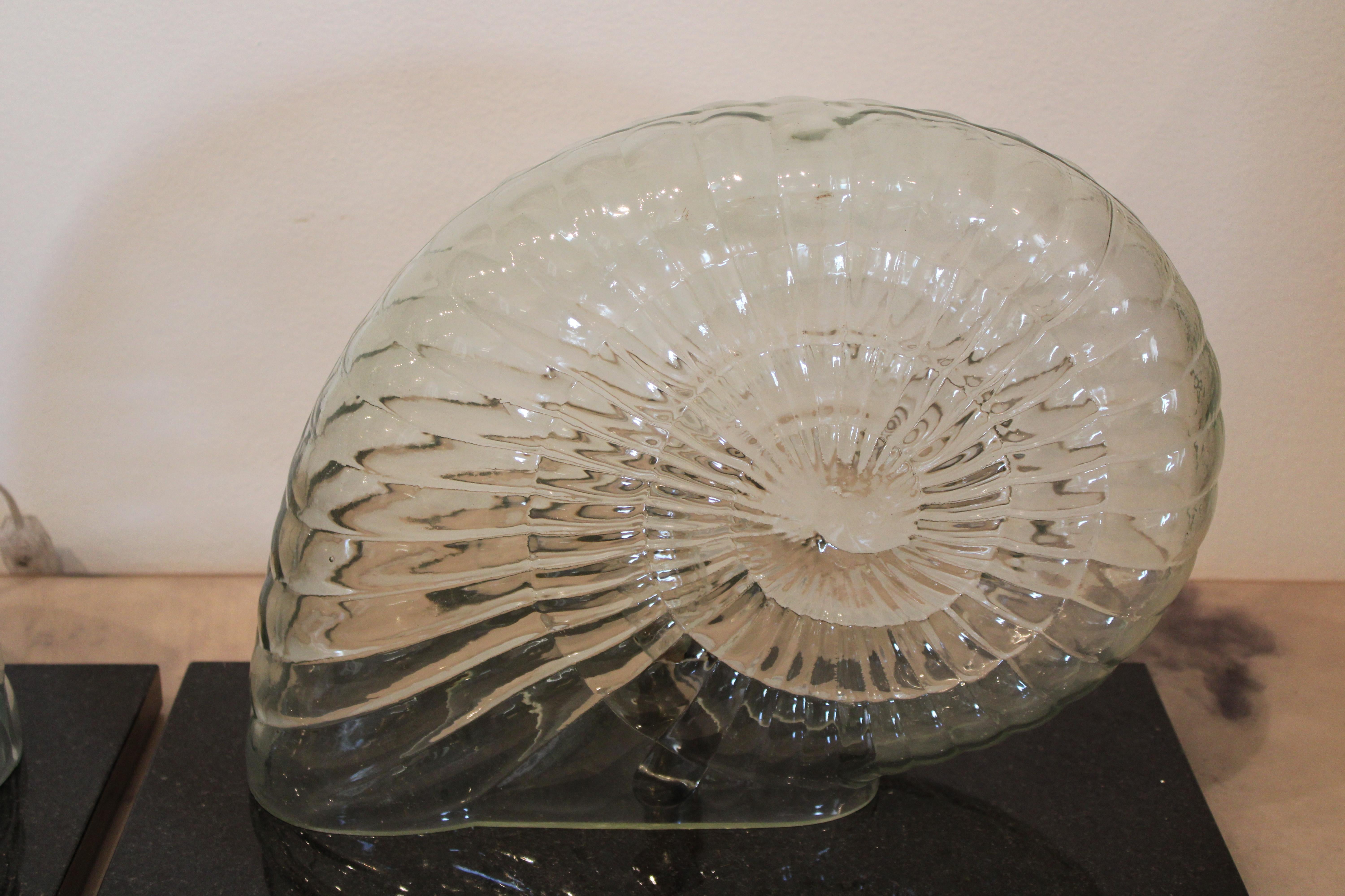 Paire de lampes Nautilus en verre en vente 1