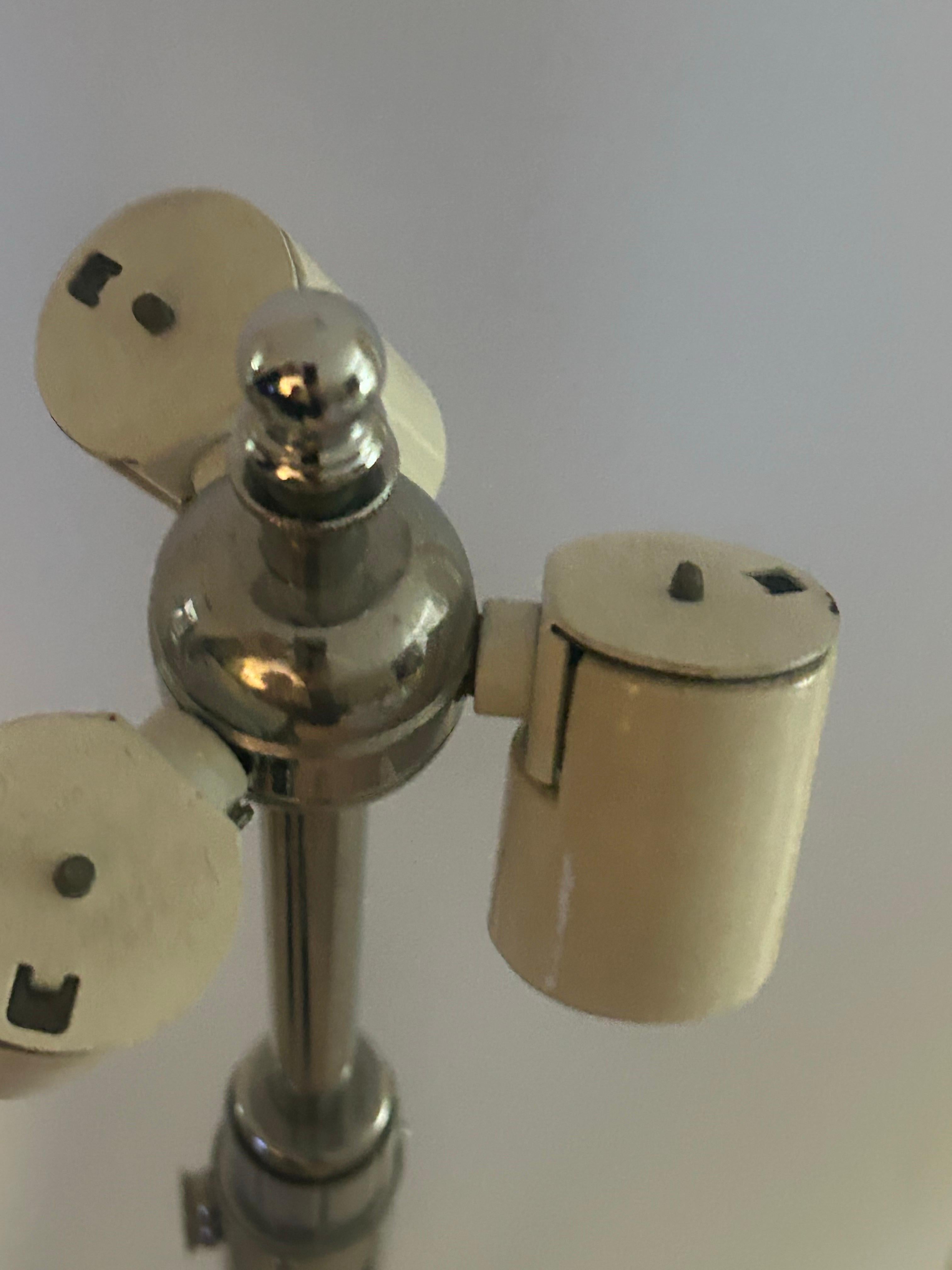 Coppia di lampade da terra con asta in vetro Stewart Ross James per Hansen Lighting Co. C 1970 in vendita 5