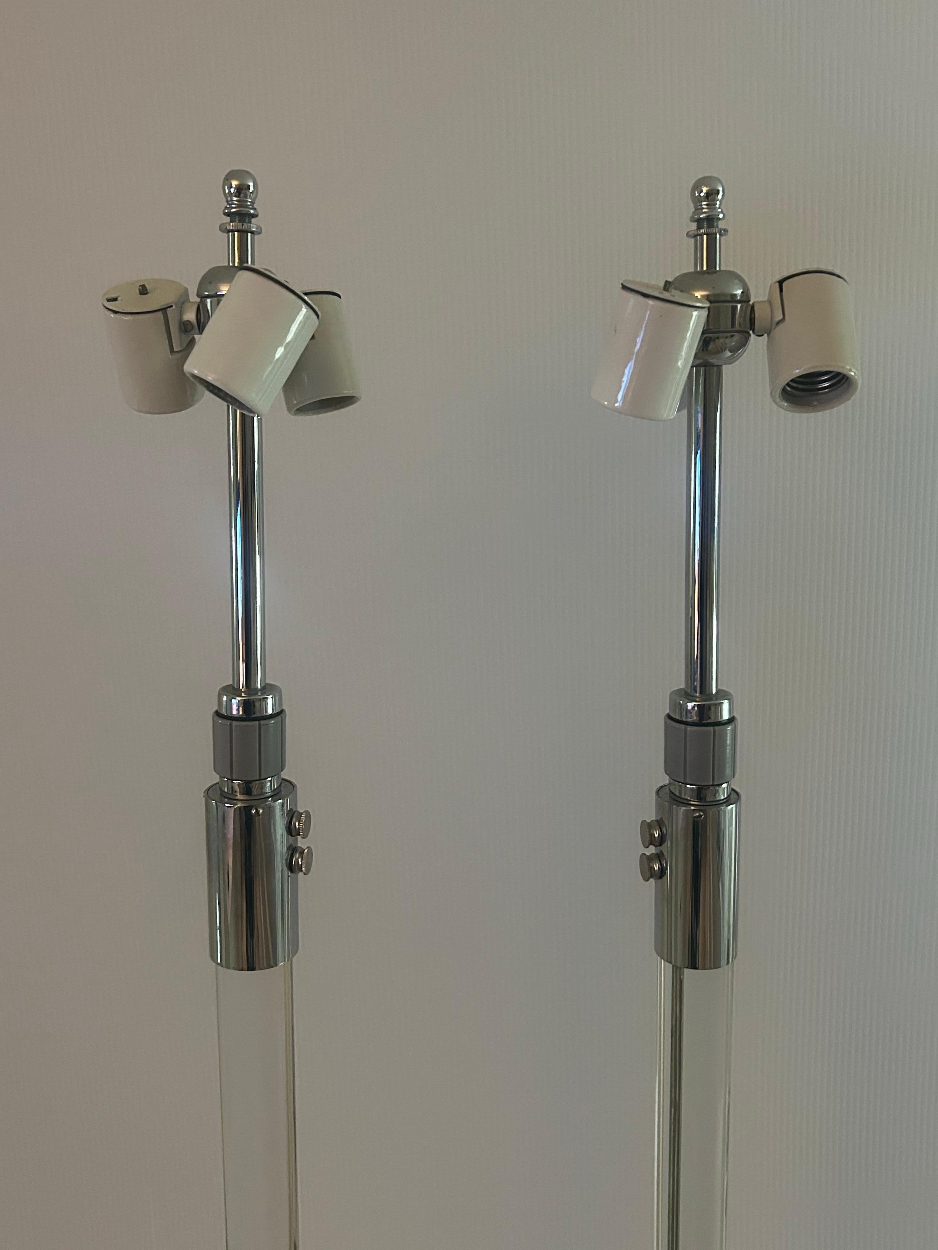 Coppia di lampade da terra con asta in vetro Stewart Ross James per Hansen Lighting Co. C 1970 in vendita 2