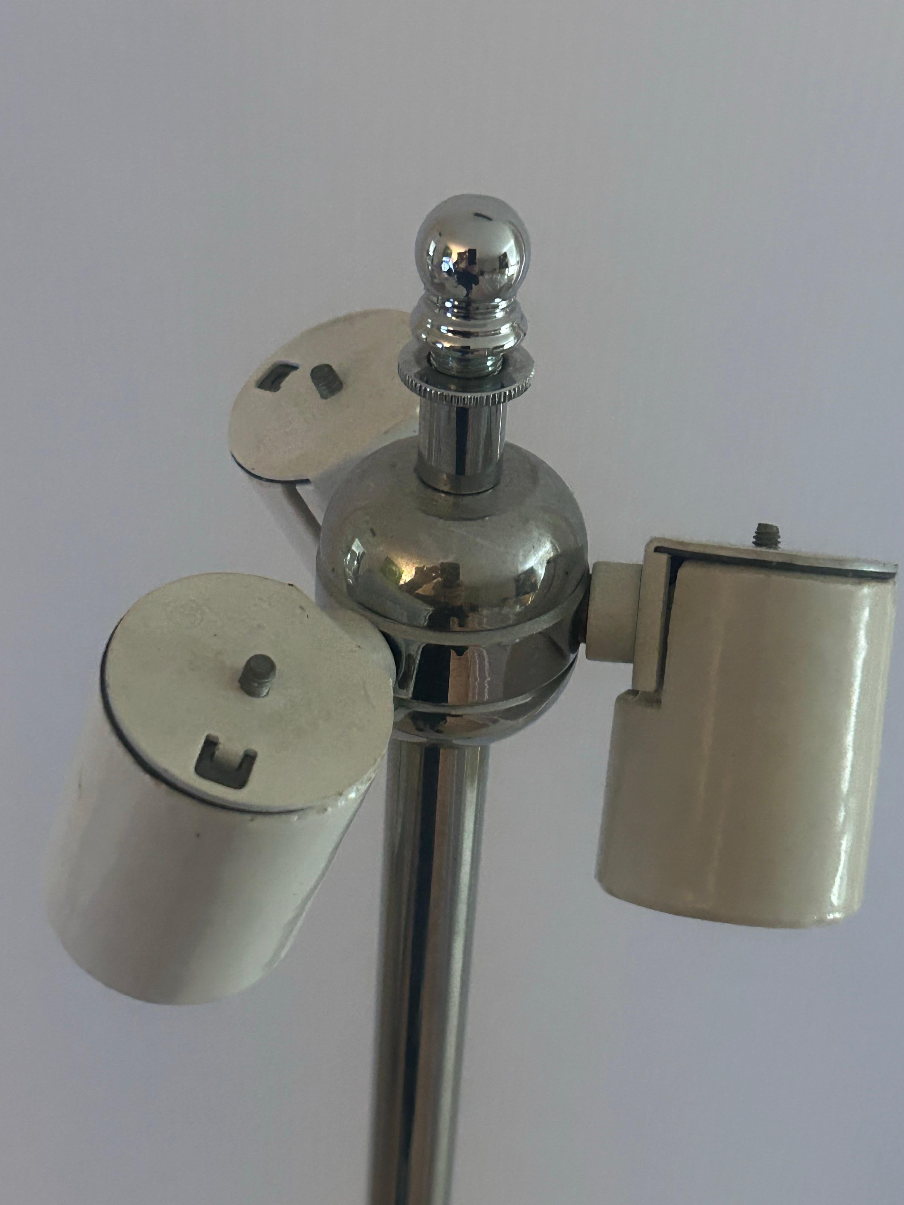 Coppia di lampade da terra con asta in vetro Stewart Ross James per Hansen Lighting Co. C 1970 in vendita 3